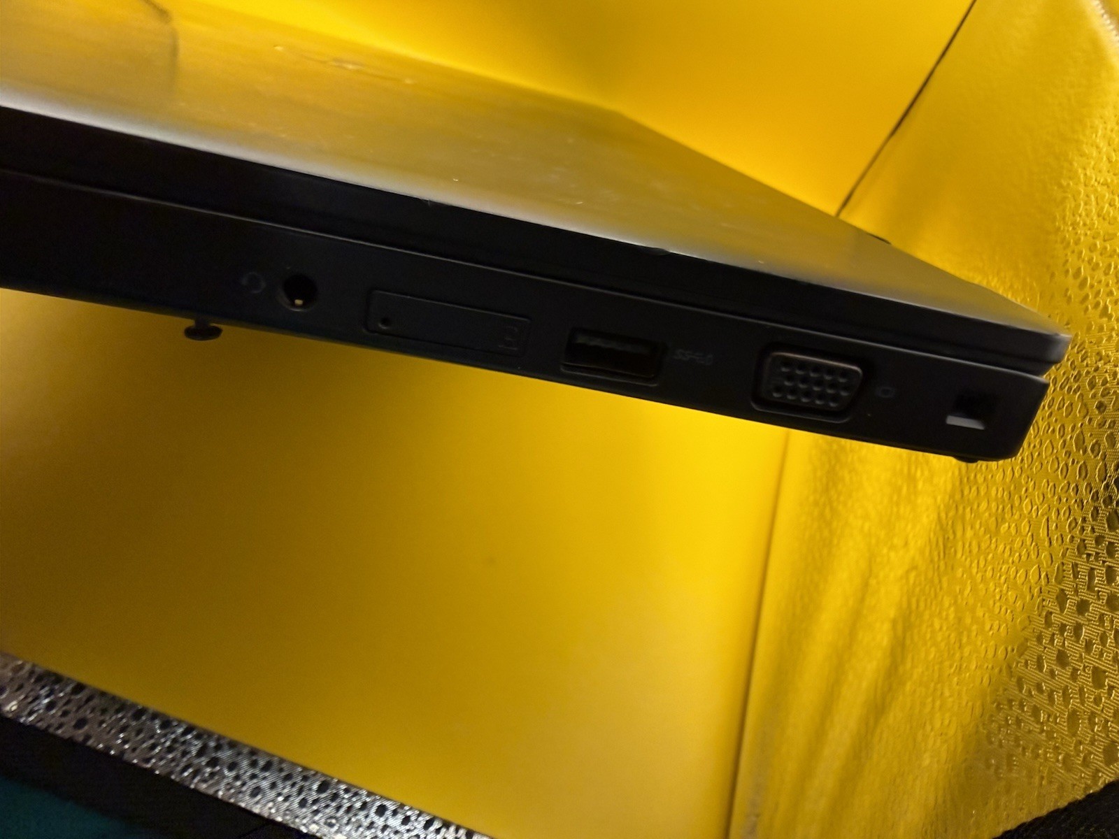 Dell Latitude 5580 Touchscreen i5 7th Gen No RAM No Battery No SSD HDD