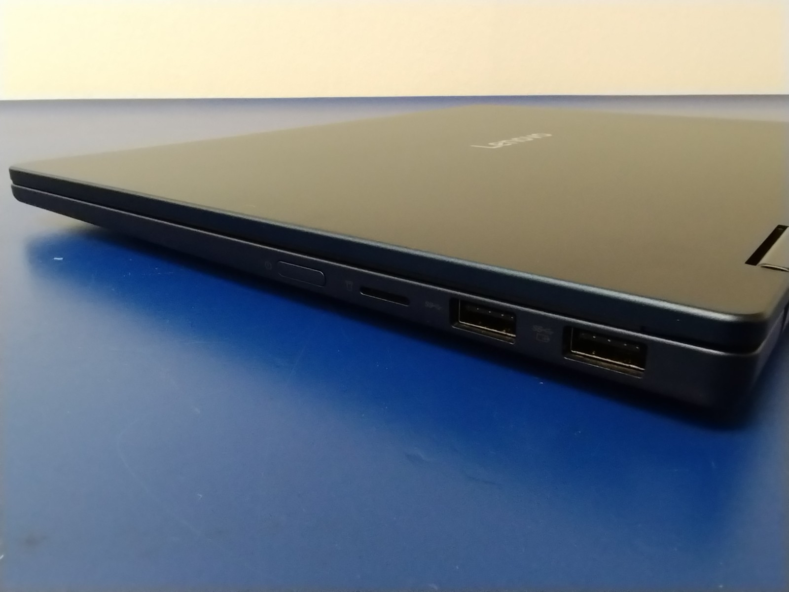 LENOVO IdeaPad 5 2-in-1 14AKP10, AMD Ryzen AI 7 350, 16 GB RAM, 1 TB NVMe SSD