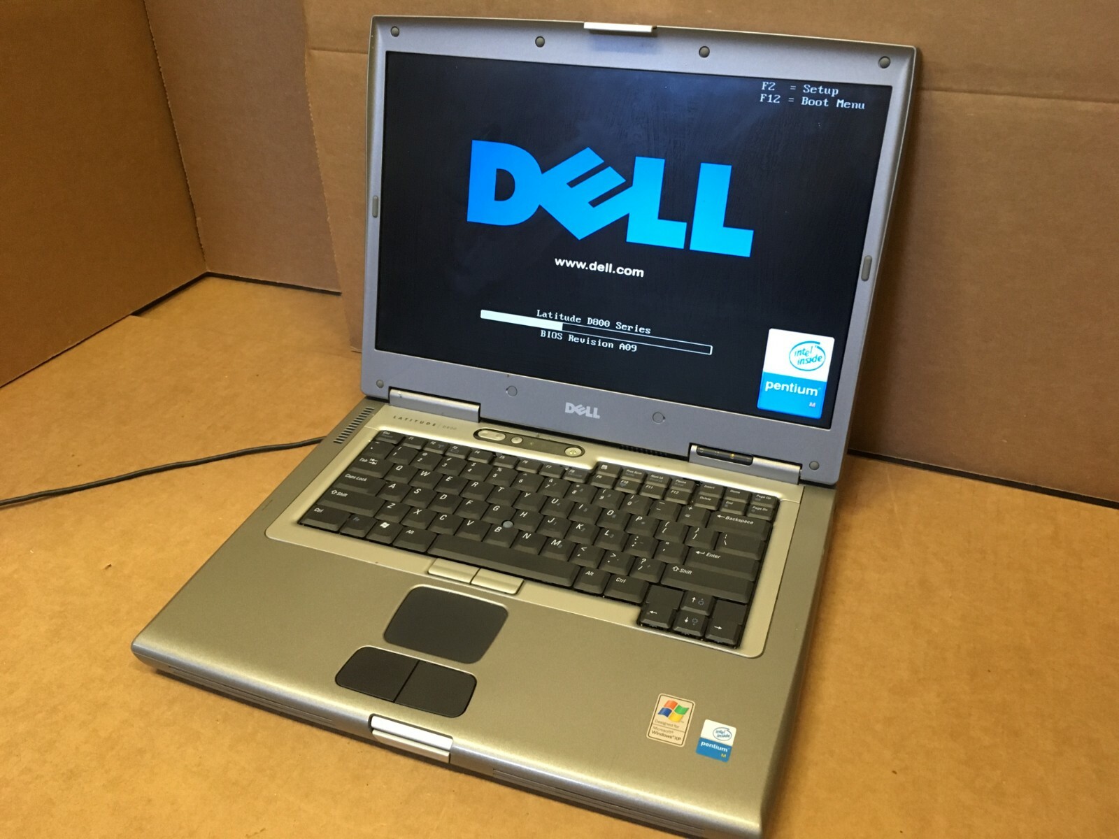 Dell Latitude D800 Laptop M 1.70GHz 512MB RAM 30GB HDD WINDOWS XP NVIDIA GEFORCE