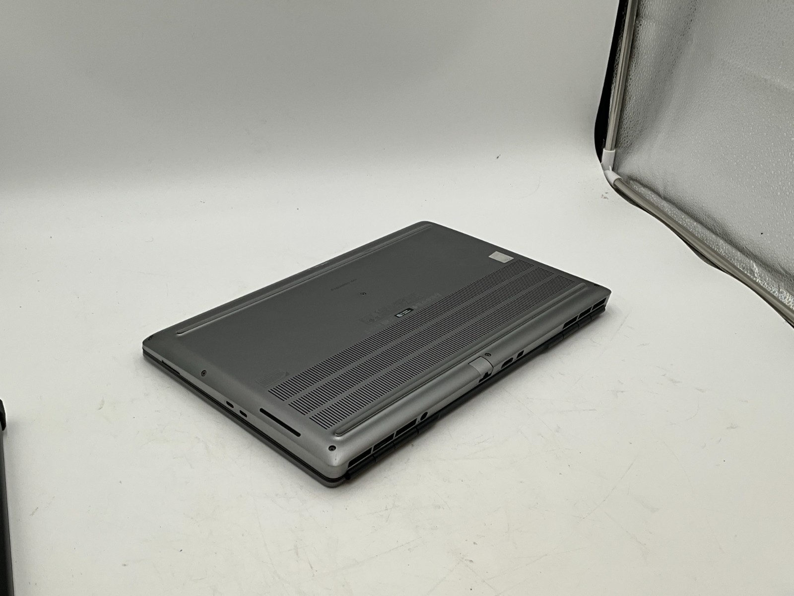 DELL Precision 7560 i7-11850H 2.50g 64GB 1tb T1200 15.6″ WIN11 Laptop 9N2F5M3