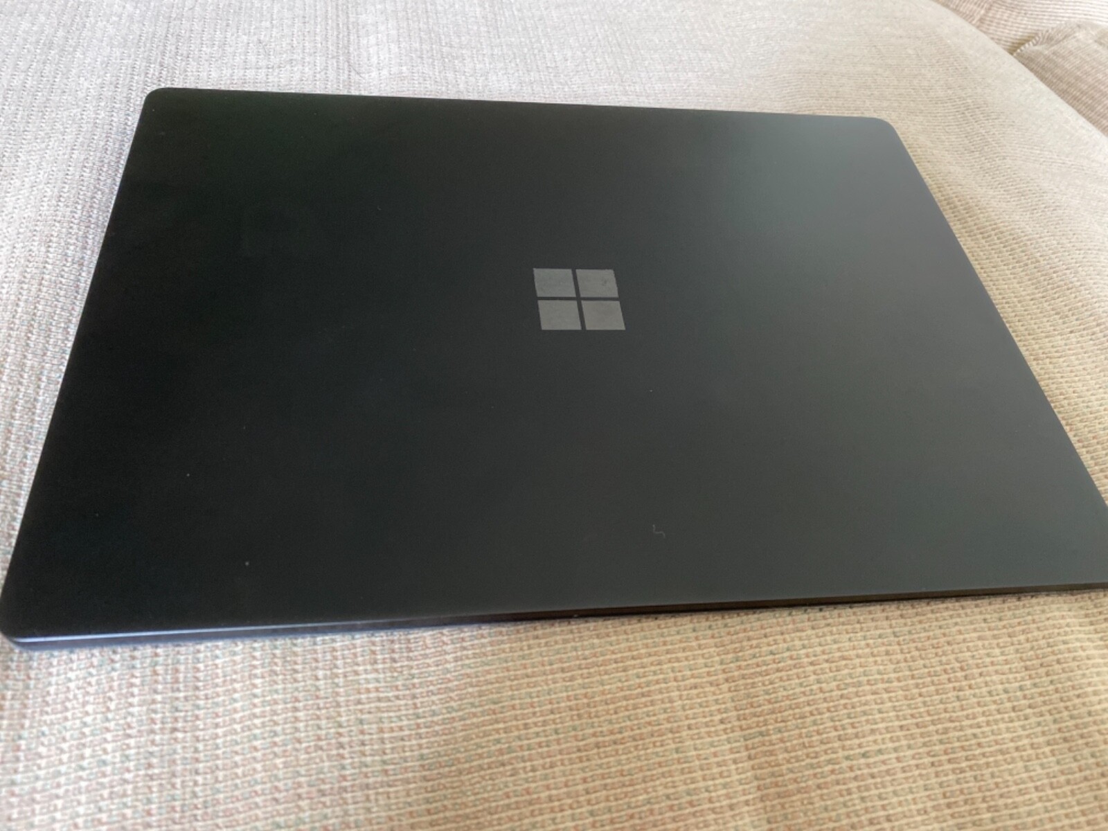 Microsoft Surface Laptop 2 13.5″(256GB, Intel Core i5 8th Gen., 8GB) Touchscreen