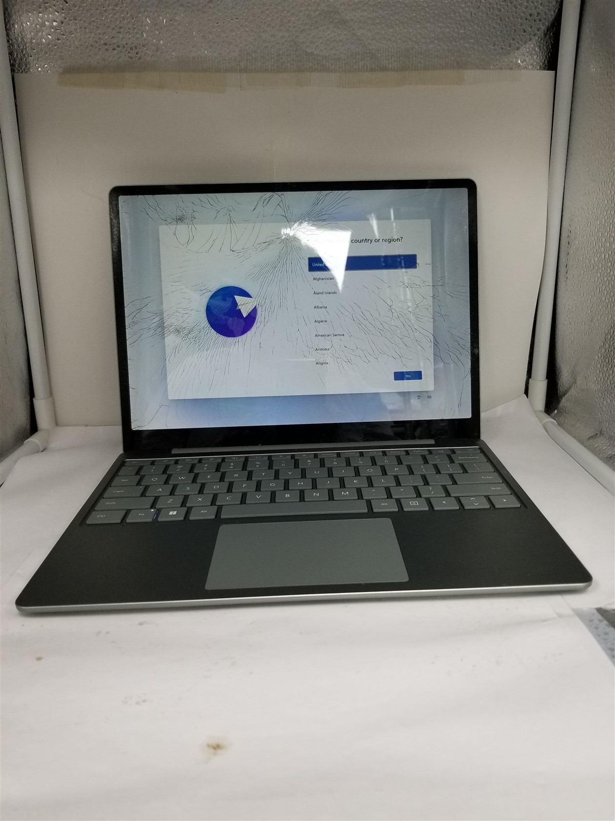 Microsoft Surface Laptop Go 2 Core i5 12.4″ 8GB/256GB Green See Details VD6227