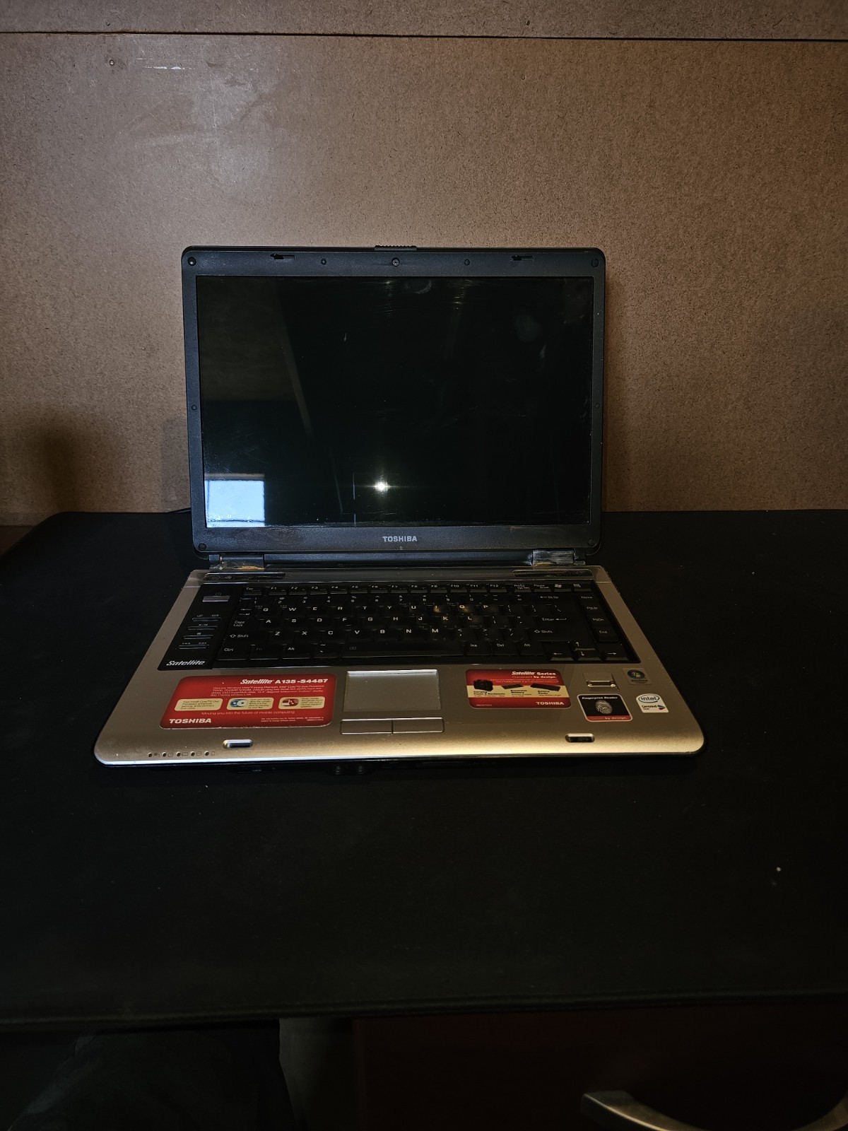 Toshiba Satellite A135-S4487 15.4in. Intel T5500 2G RAM 100GB HDD No OS -READ