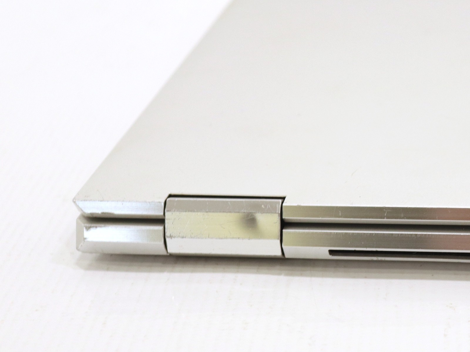 HP EliteBook X360 1040 G7 i7-0610U 16GB 256GB NVMe Windows 11 Pro – Cracked LCD