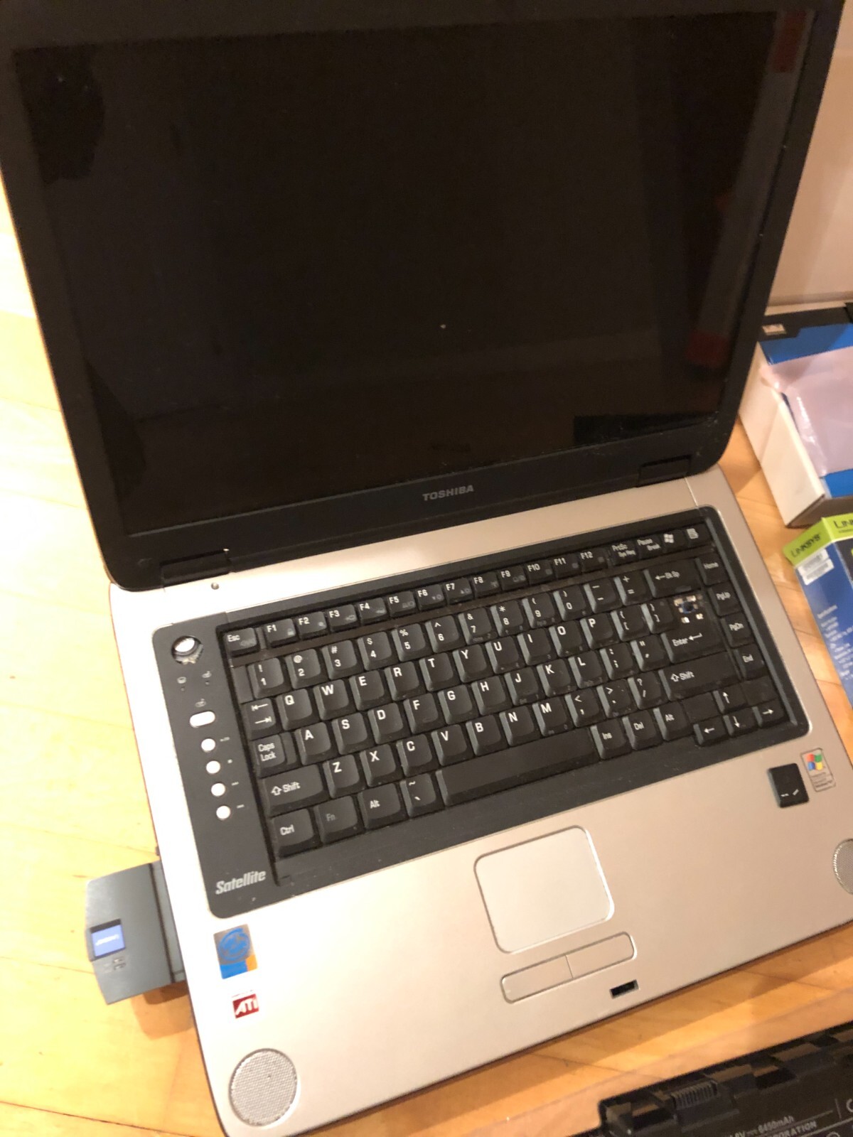 Toshiba Satellite A75-S125 laptop with Cisco-Linksys SRX400 wireless-G adapter