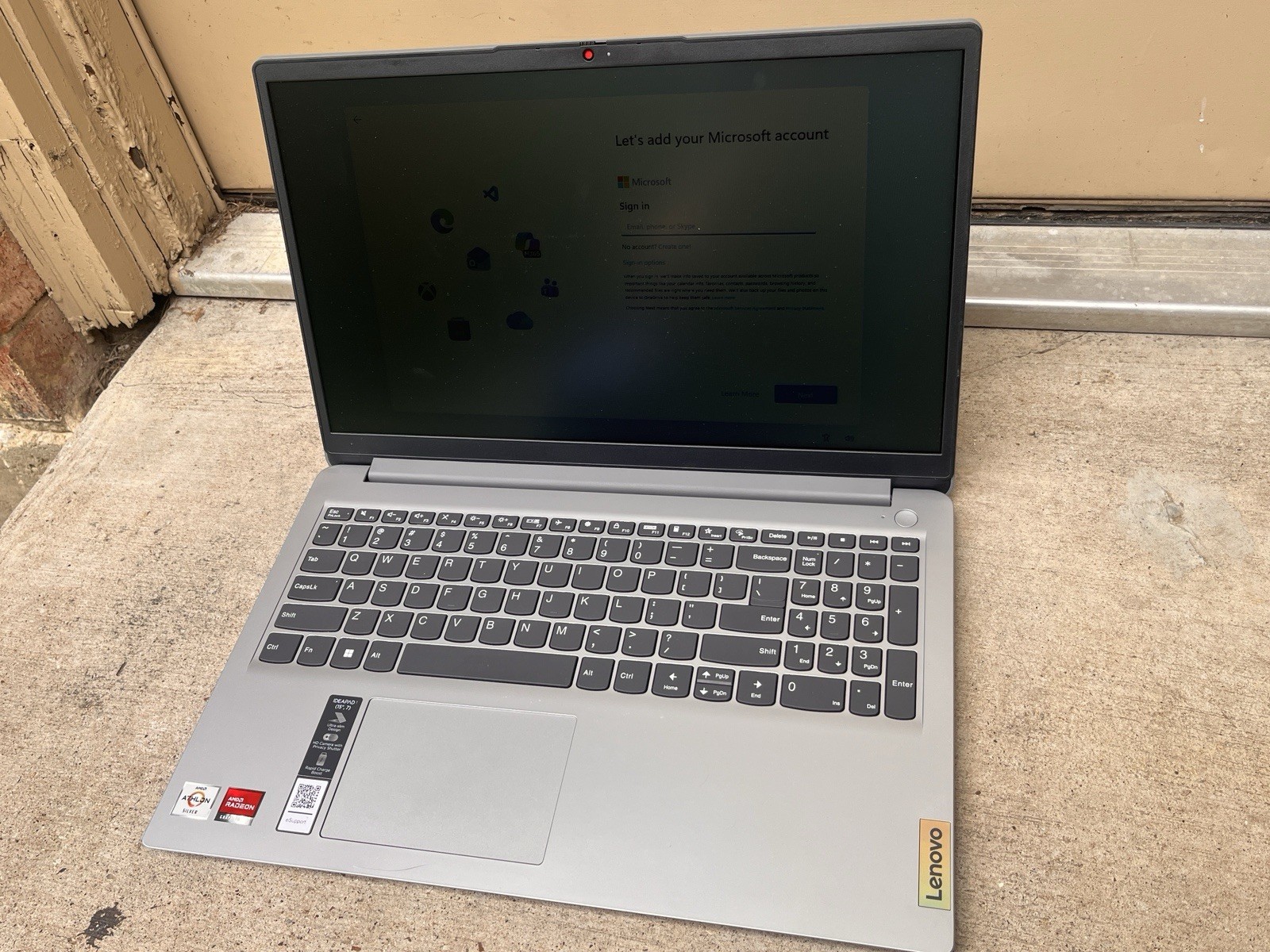 Lenovo IdeaPad 1 15AMN7 15.6″ Ryzen 5 7520U 8GB 256GB SSD Win 11 S