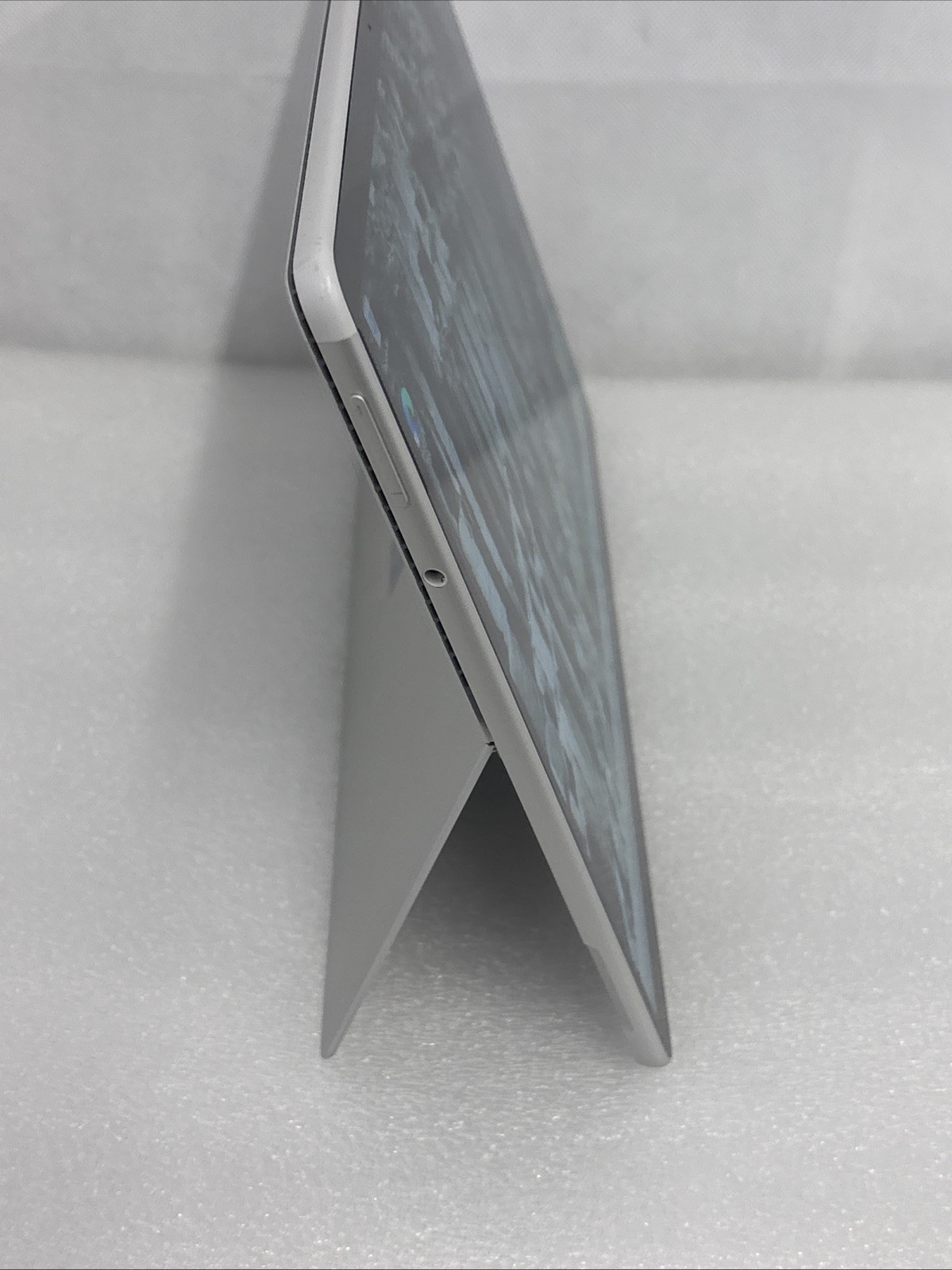 Microsoft Surface Pro 8 (256GB, Intel i5 11th, 16GB, LTE) Platinum *Scratches*