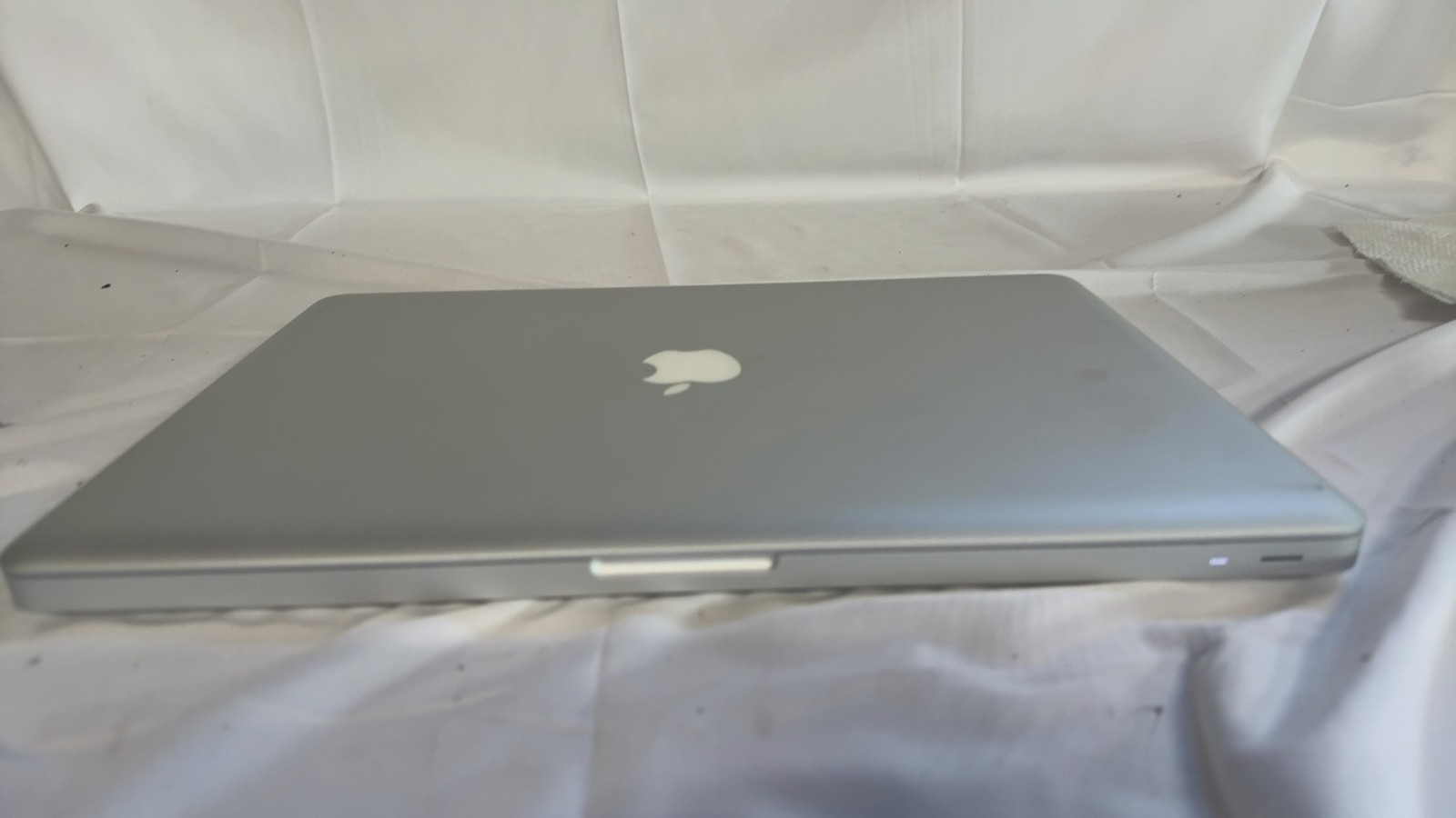 Apple MacBook Pro 2.4 GHz Mid-2010 Core i5 4 GB DDR3 320 GB HDD 15.4″