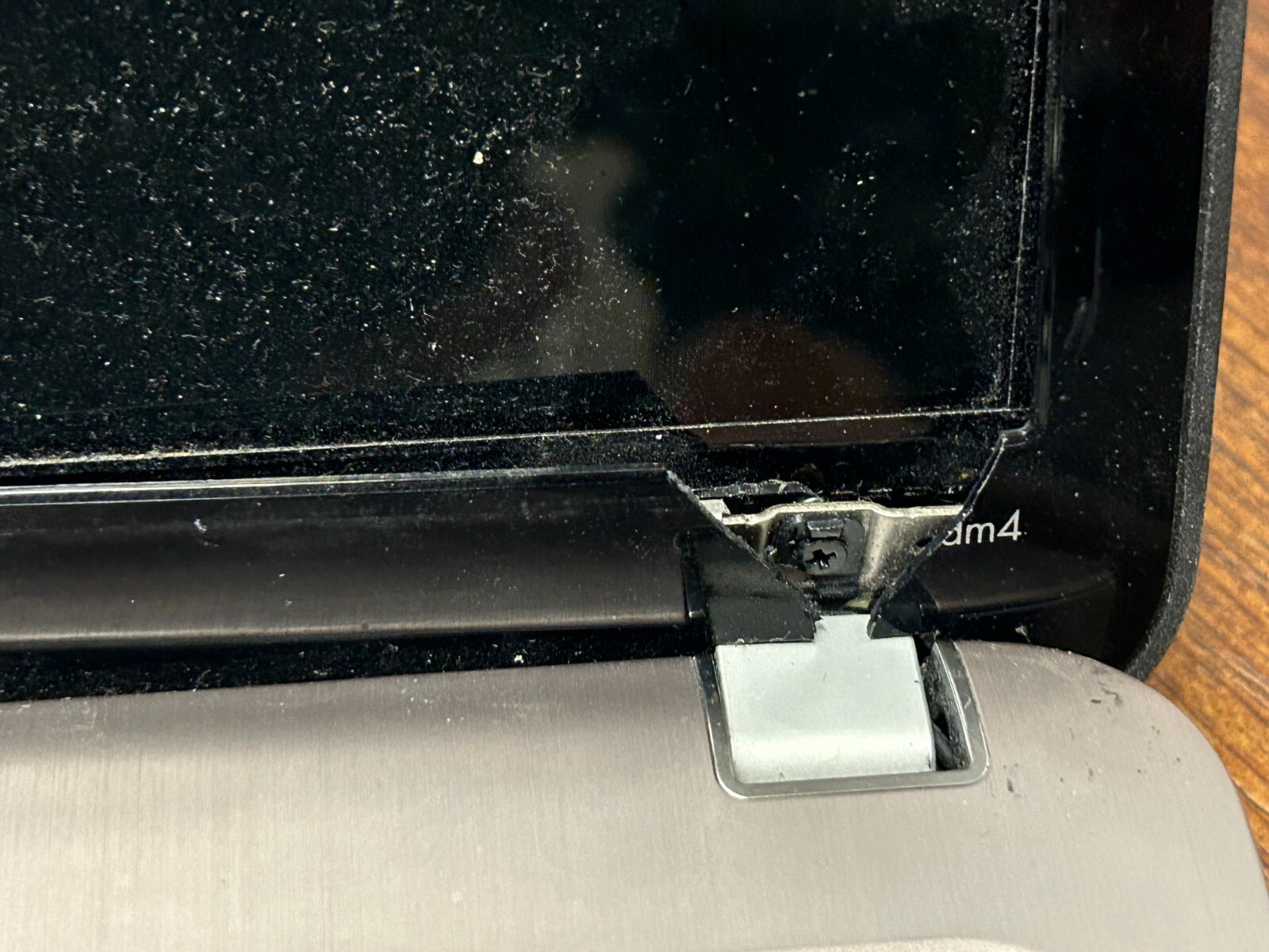 BROKEN HP Pavilion dm4-1150ca Intel Core i5 AS IS CRACKED SCREEN HINGE