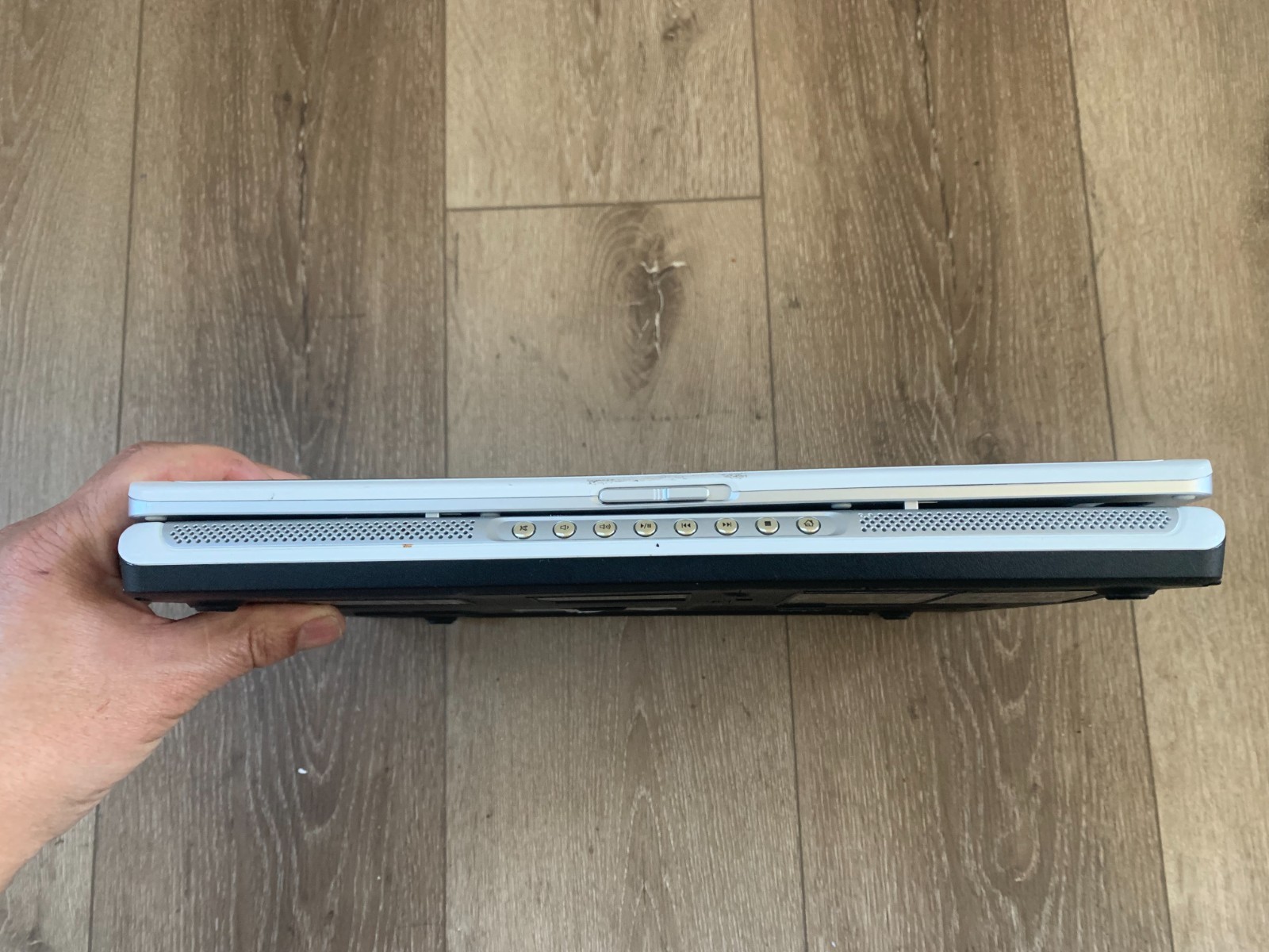 Dell Inspiron 640m 14″ Intel Core Duo T2050 1.6GHz 1GB RAM 120GB HDD Win 7 Pro
