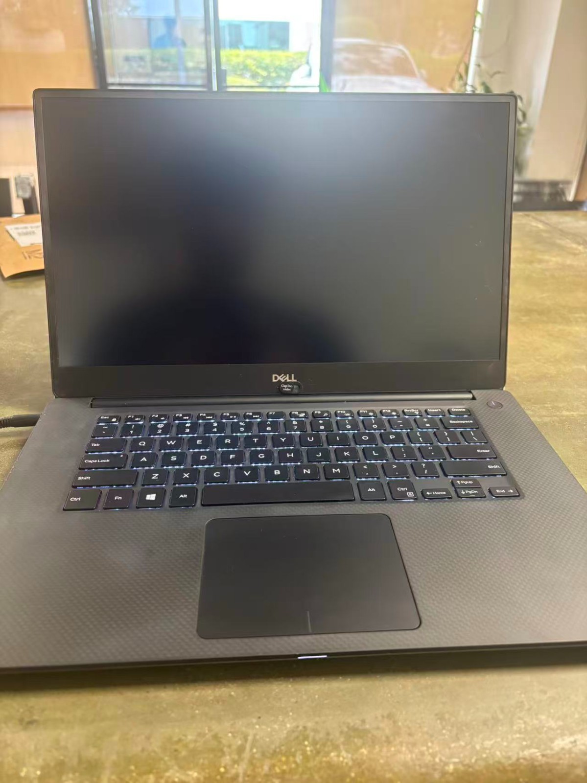 Dell Precision 5530 15″ FHD 1080p P1000 Xeon E-2176M 16GB RAM 256gb NVME Win11