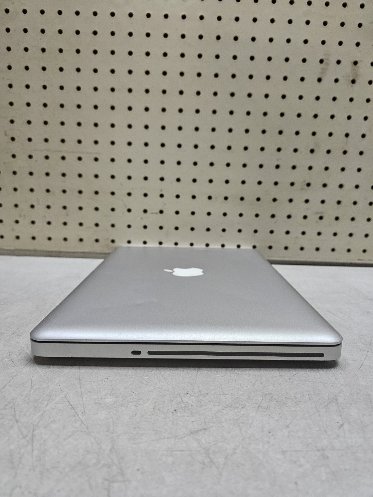 Apple MacBook Pro 9,2 Laptop – Good Image, glass cracked – 2.5 Ghz – Read Desc.