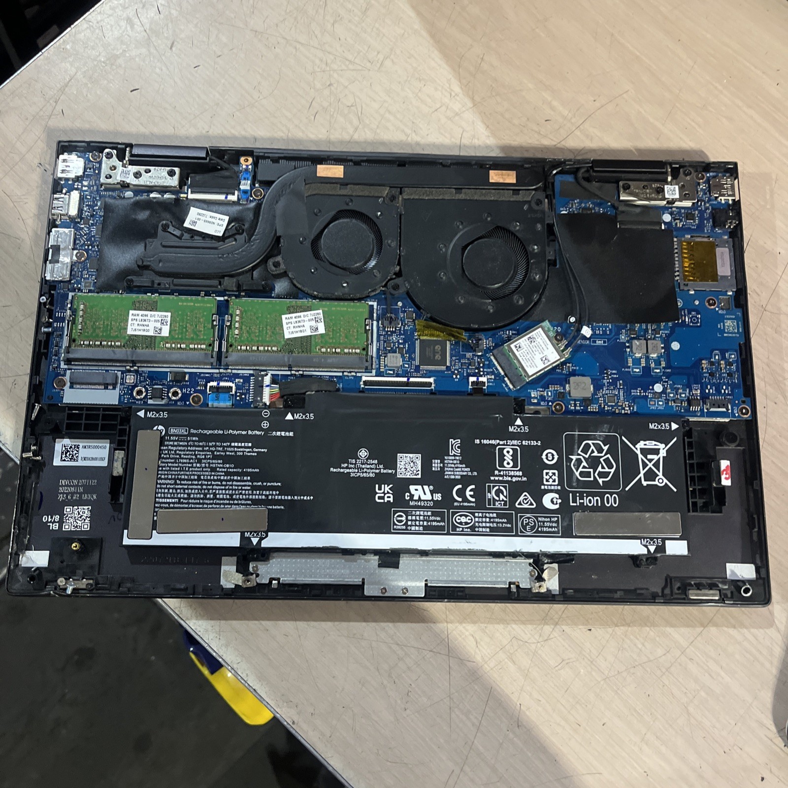 HP ENVY X360 2 IN 1 AMD RYZEN 5 5625U 8GB RAM NO HD