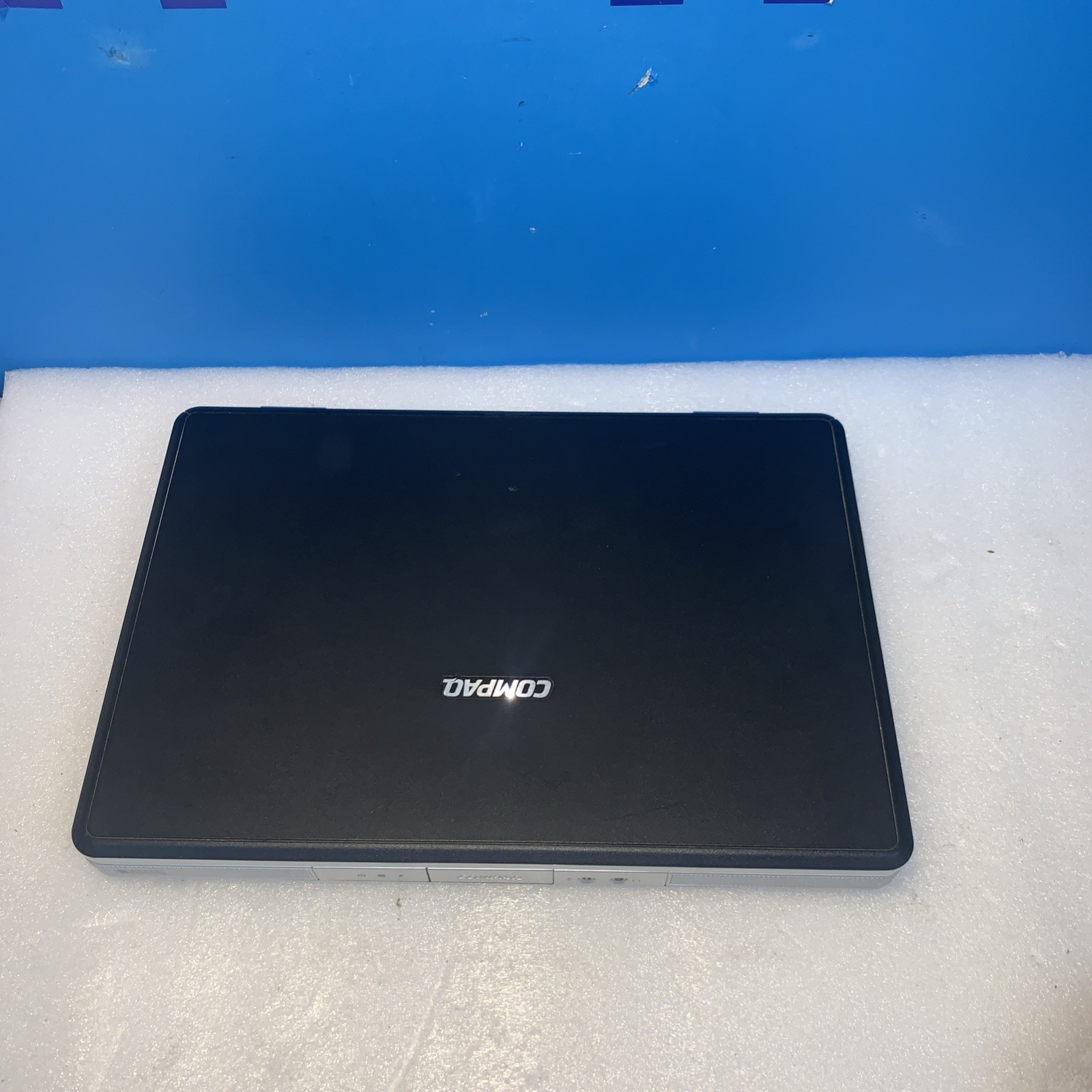 Compaq Predation V2000 AMD Septum 3100+ 1.8GHZ 2GB 40GB Windows XP SP3 Laptop