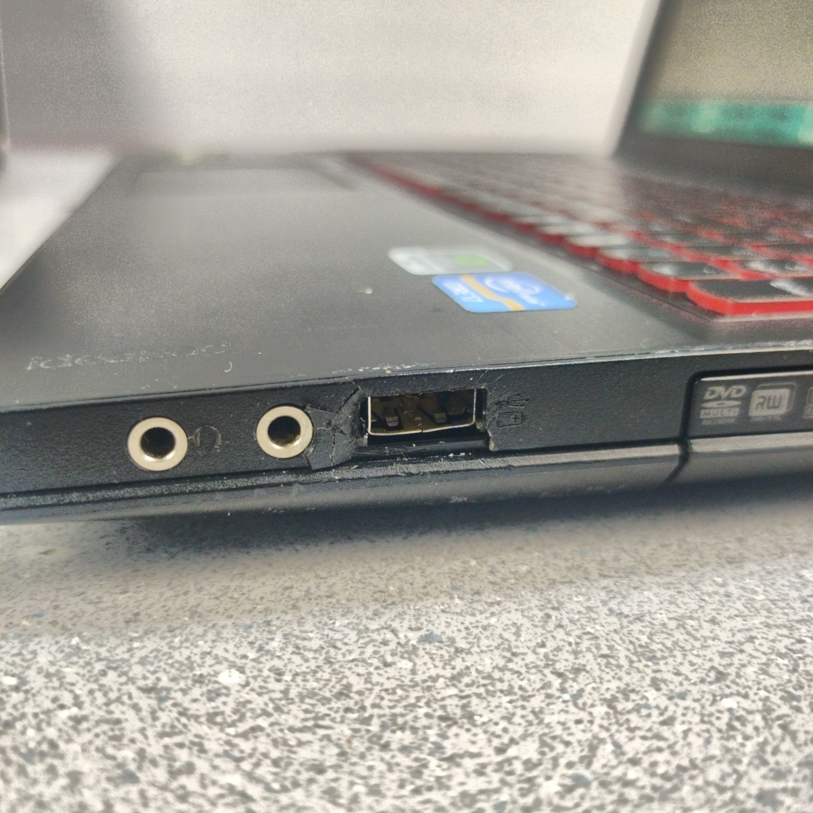 LENOVO IDEAPAD Y500 Gaming Laptop i7-3630QM 8GB RAM GT 650M NO HDD/CHARGER