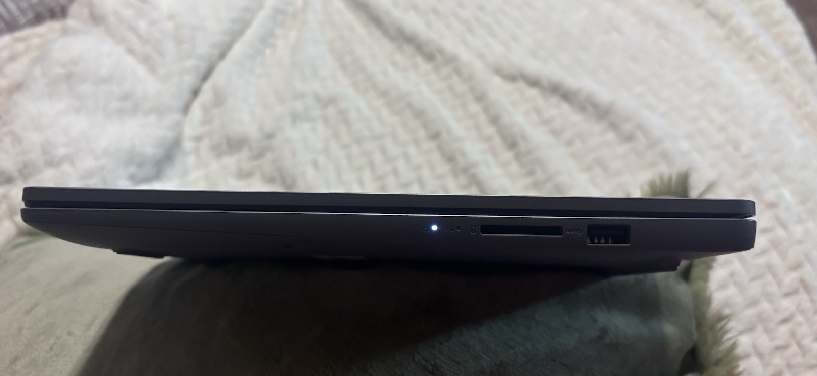 Lenovo IdeaPad Slim 3 15IAN8 15.6″ i3 8GB 256GB SSD Gray Windows 11 Barely Used
