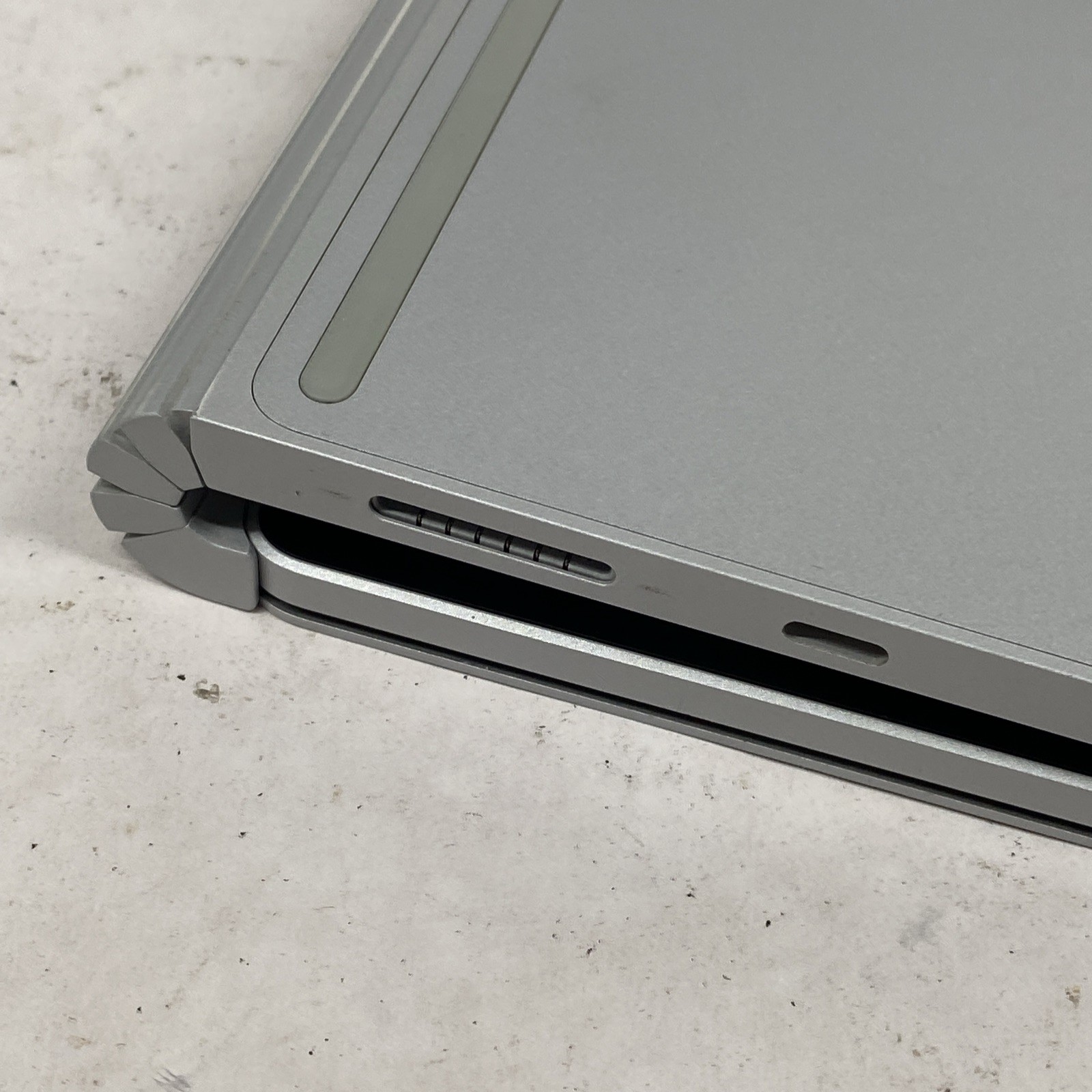Microsoft Surface Book 2 1832 i5-7300U 2.6GHZ 8GB 128GB SSD Silver