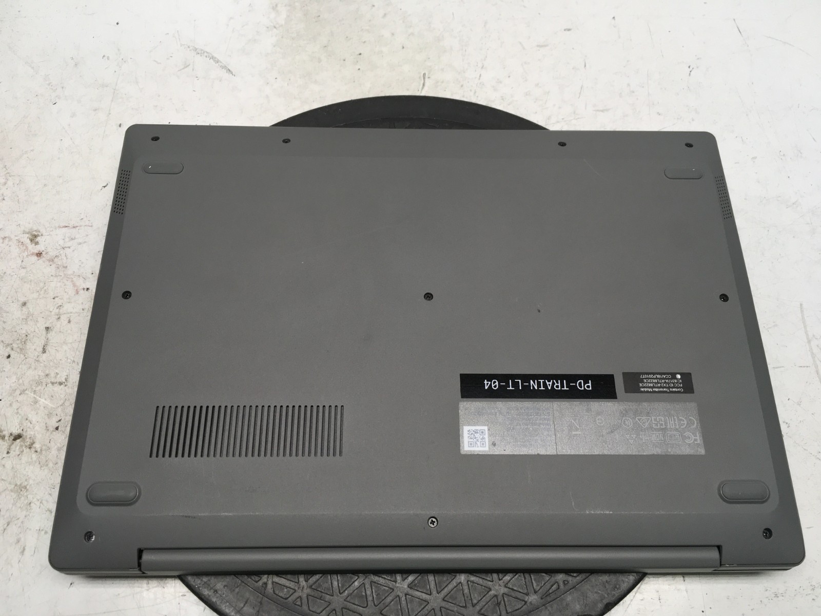 Lenovo IdeaPad Slim 1-14AST-05 AMD A6-9220E 1.6GHz 4 GB 64GB eMMC