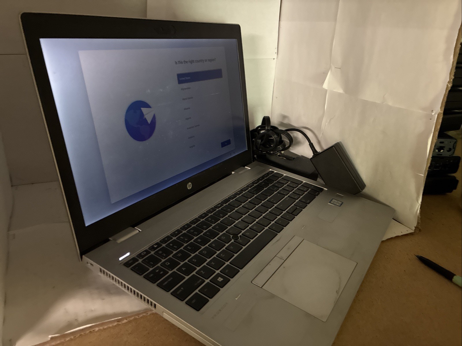 HP ProBook i5-8365U 8GB 256GB Win11 Pro Sure View + Docking Station 15.6″