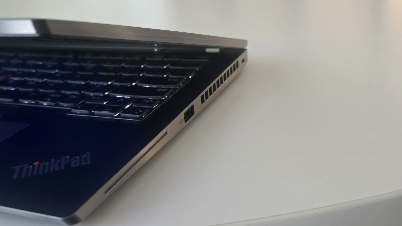 Lenovo ThinkPad X13 Gen3 Ryzen 7 Pro 685OU 2.75GHZ/16GB/1TB SSD/Radeon 680M