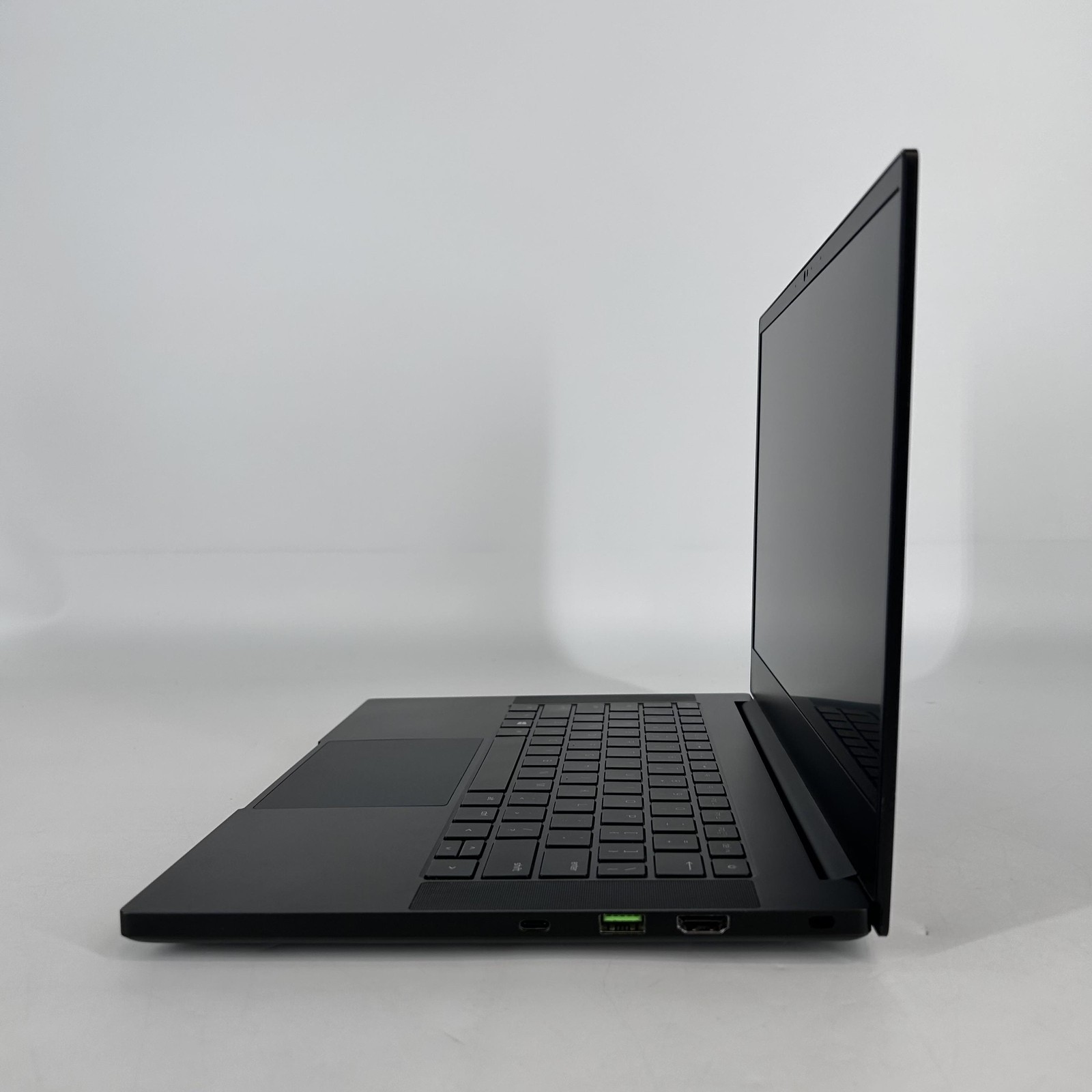 Razer Blade 14 2K 3.3 GHz Ryzen 9 5900HX 16GB 2TB SSD NVIDIA RTX 3080 Good