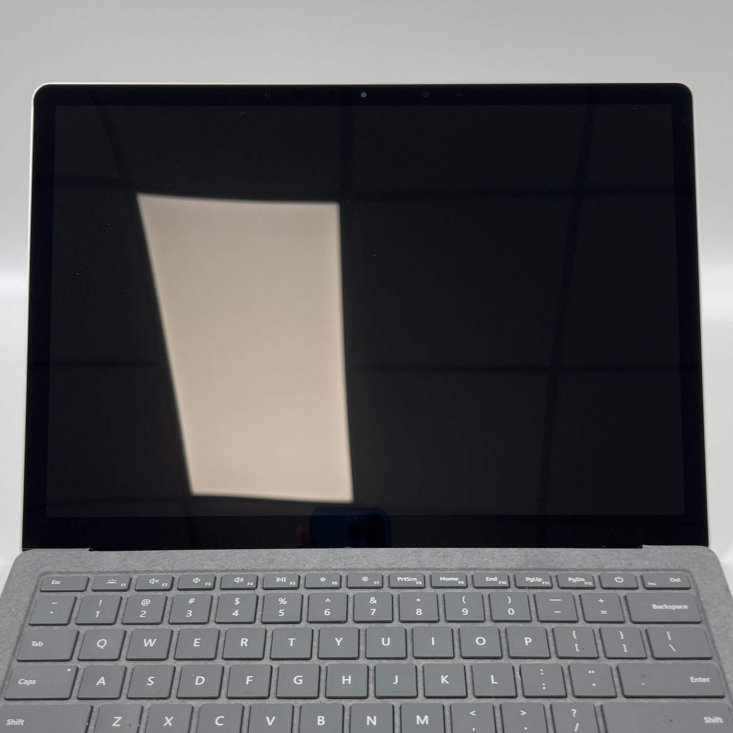 Microsoft Surface Laptop 4 1958 13.5″ Ryzen 5 Surface Edition 2.2GHz 8GB RAM 250