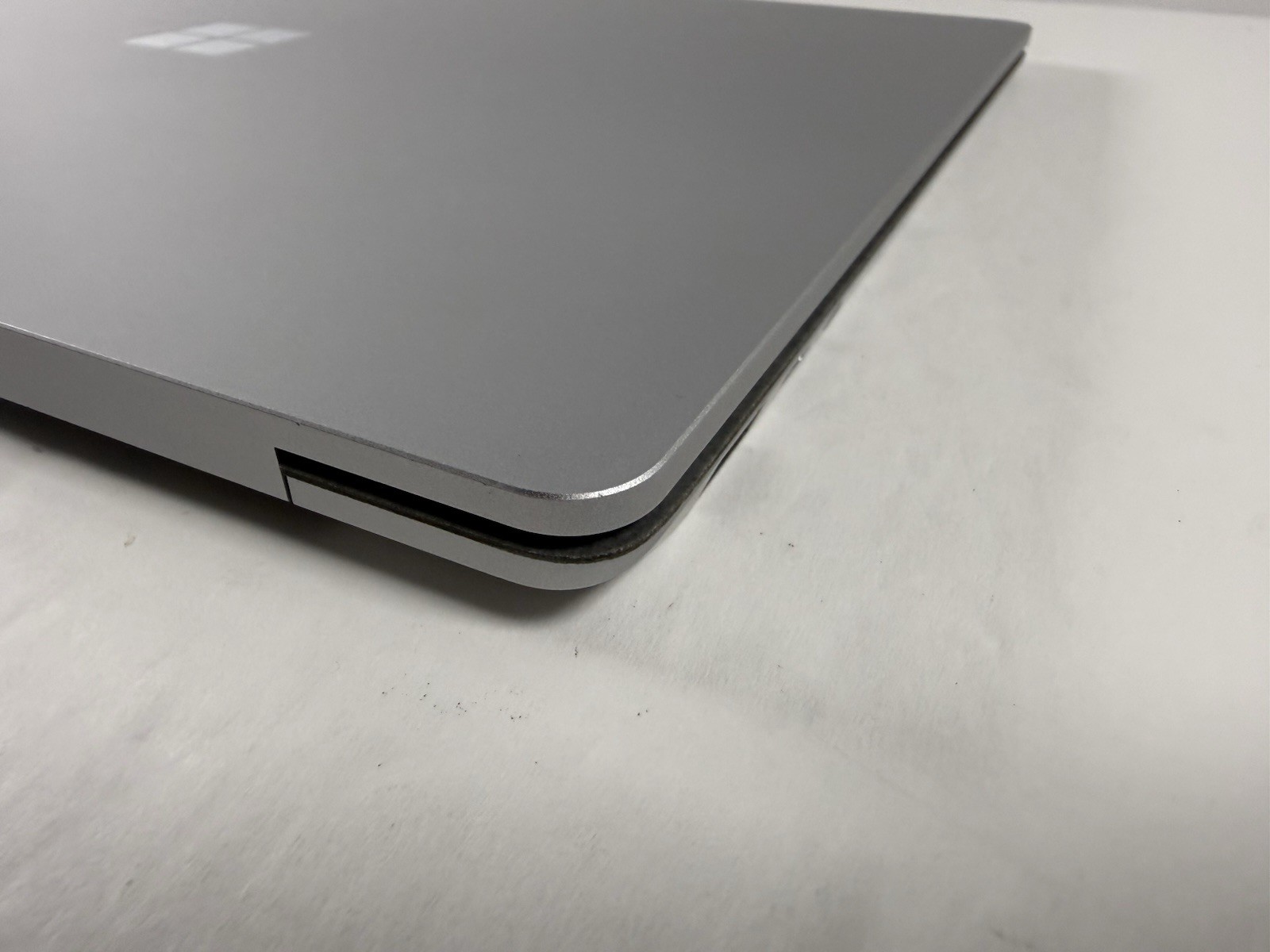 Microsoft Surface Laptop 5 13.5” 1950 Intel Core i7-1265U 16GB RAM 512GB NVME