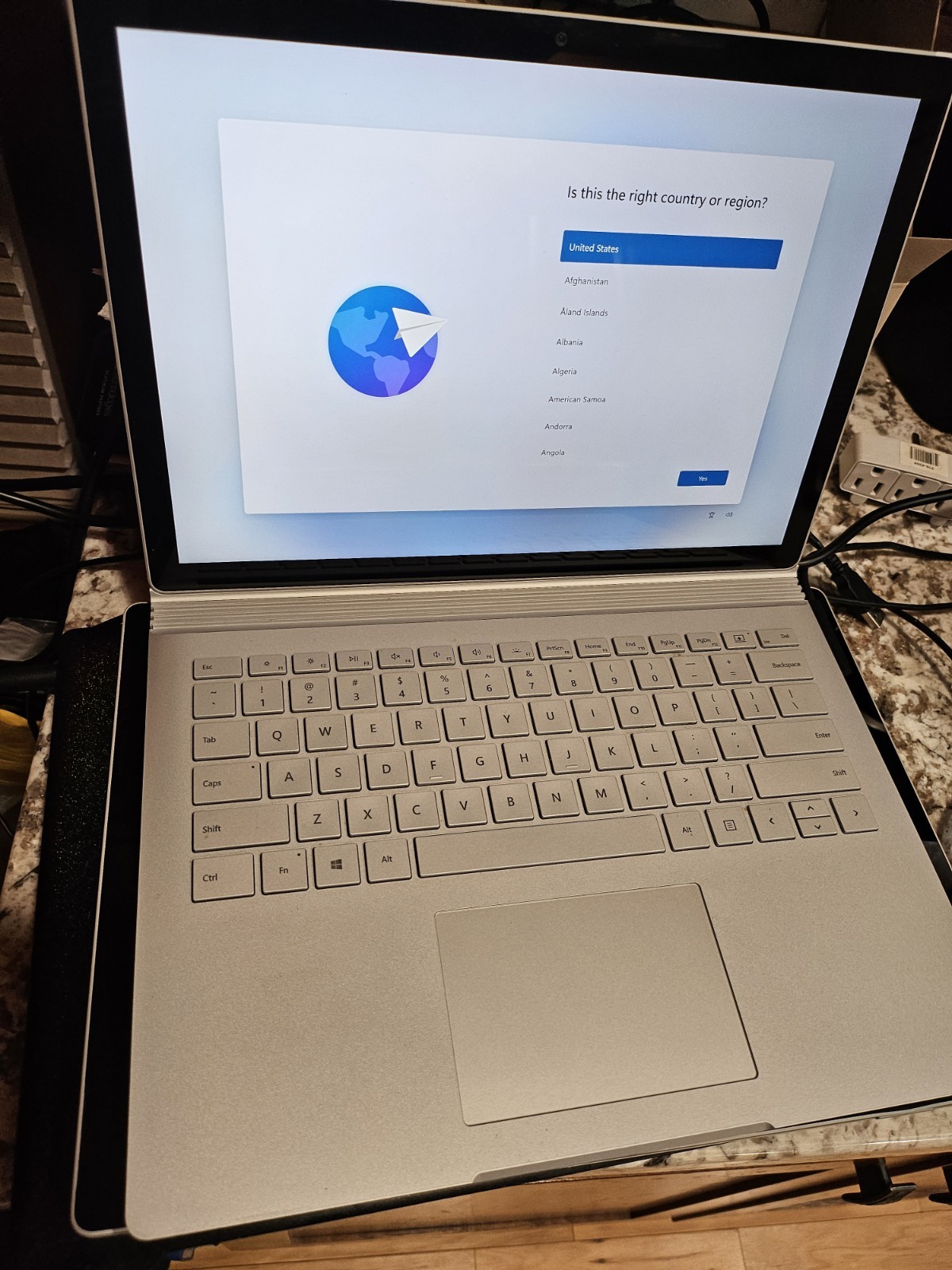 Microsoft Surface Book 2 13.5″ i7-8650U 1.9GHz 16GB RAM 512GB SSD GTX 1050