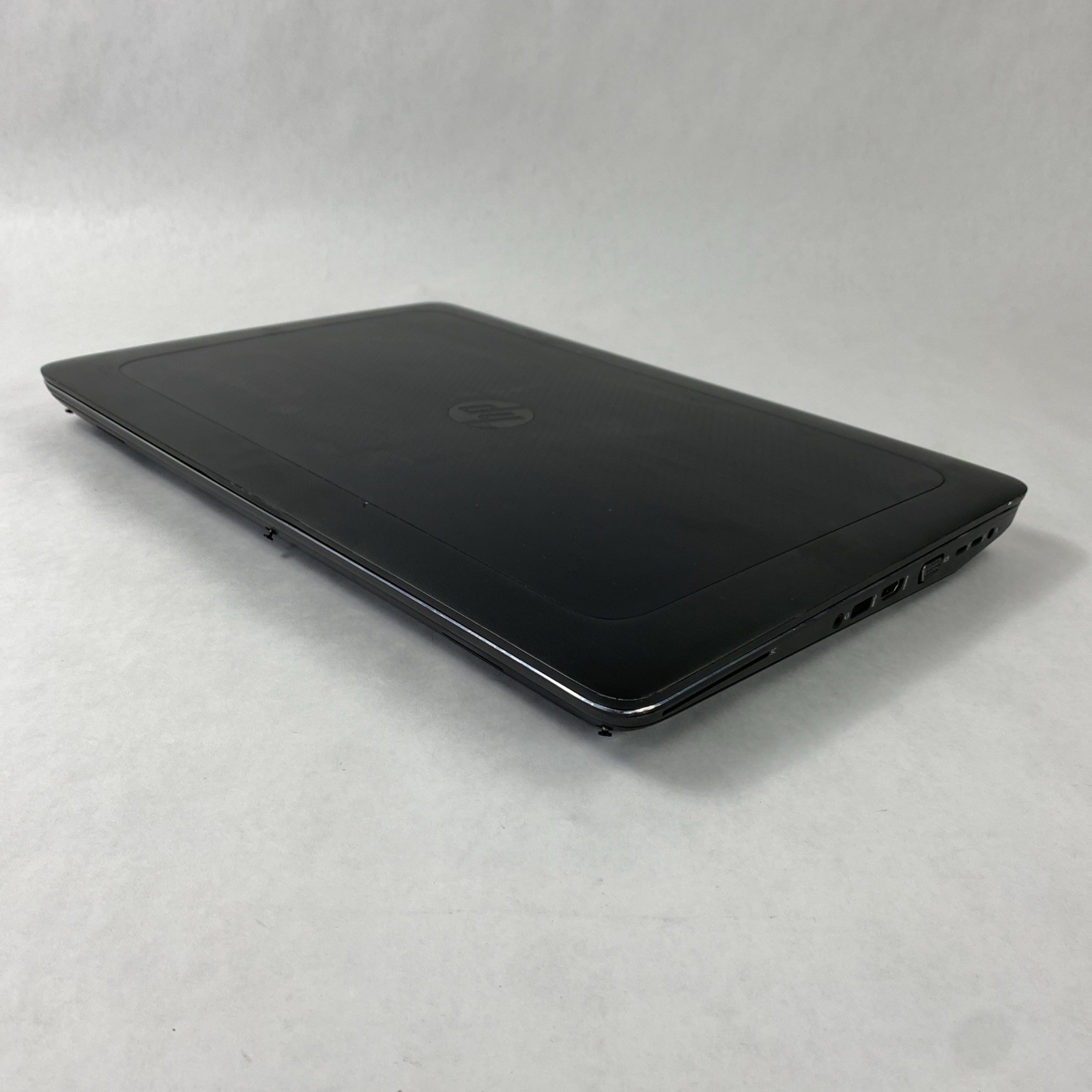 HP ZBook 17 G3 Intel Xeon E3 1535M V5 2.9GHz 16GB RAM 17.3″ No Battery No HDD/OS
