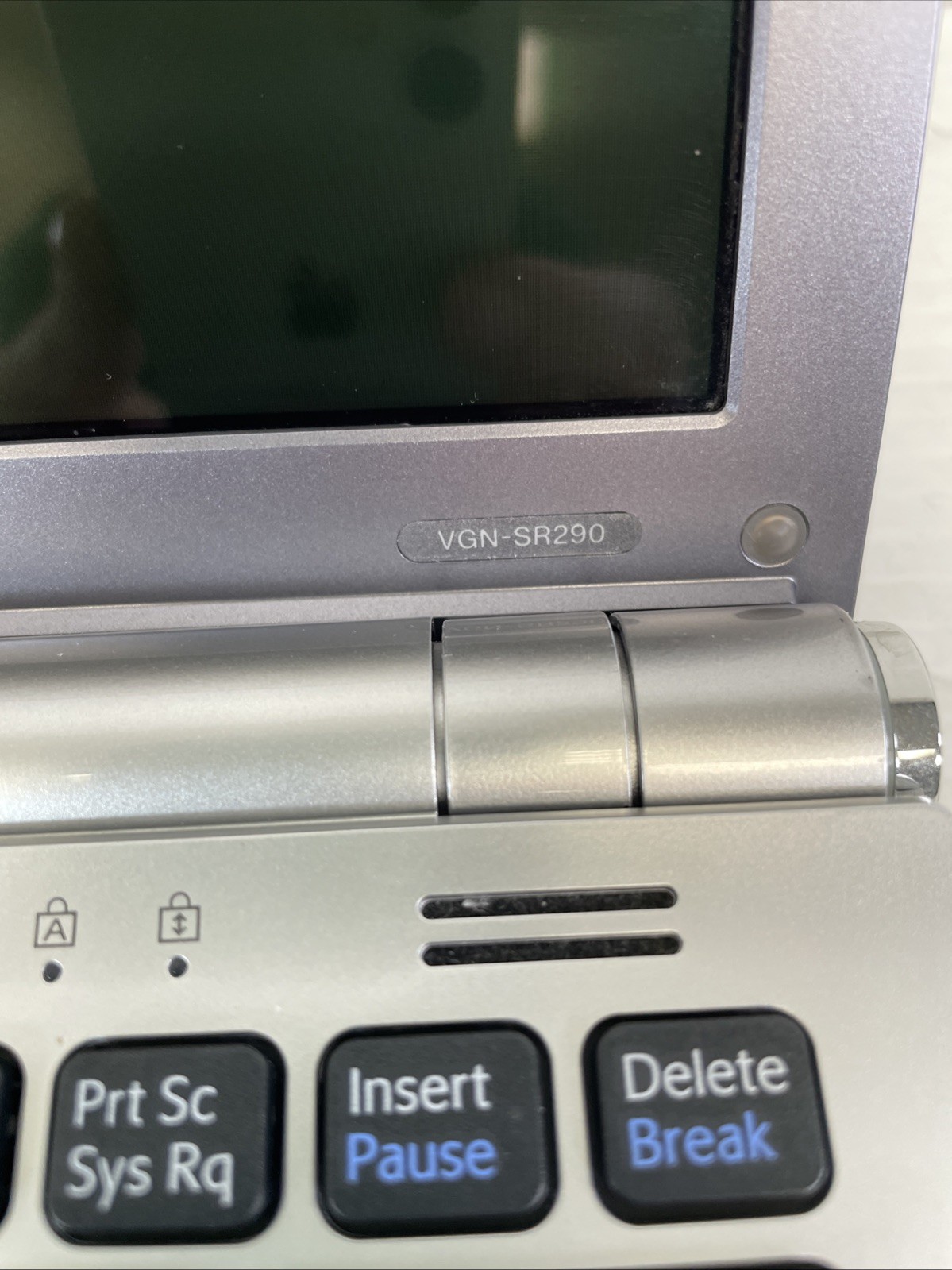Sony VAIO VGN-SR290 Intel C2D P8400 2.26GHz 4GB RAM 100GB HDD Radeon Win10
