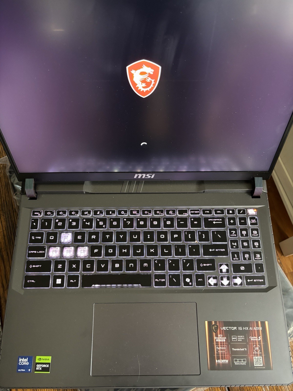 MSI Vector 16 HX AI 400 16″ 240Hz Intel 9-275HX RTX 5080 32GB 1TB SSD – Upgrade