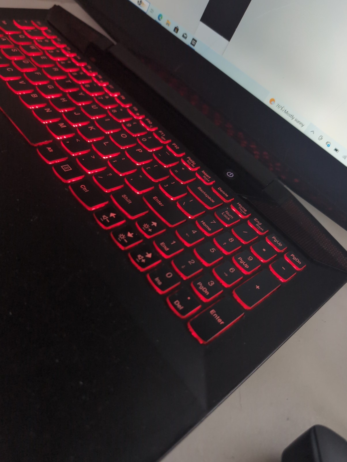 Lenovo Gaming IdeaPad Y700-15ISK Laptop I7-6700HQ Nvidia 960 4GB VRAM 8GB RAM