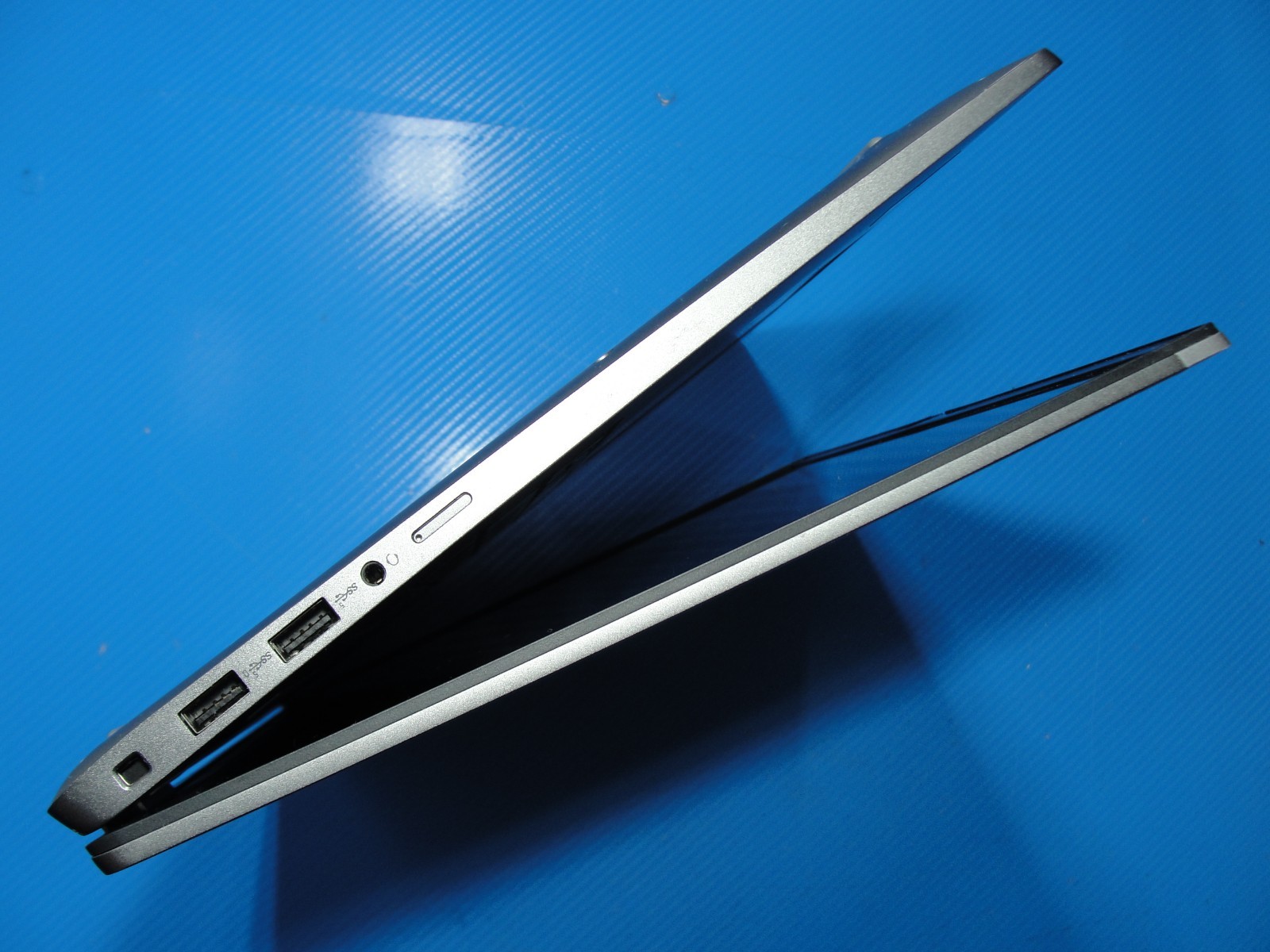 Dell Latitude 7640 16″WUXGA Core i7-1365U 32GB RAM 512GB SSD +Charger War 11/26
