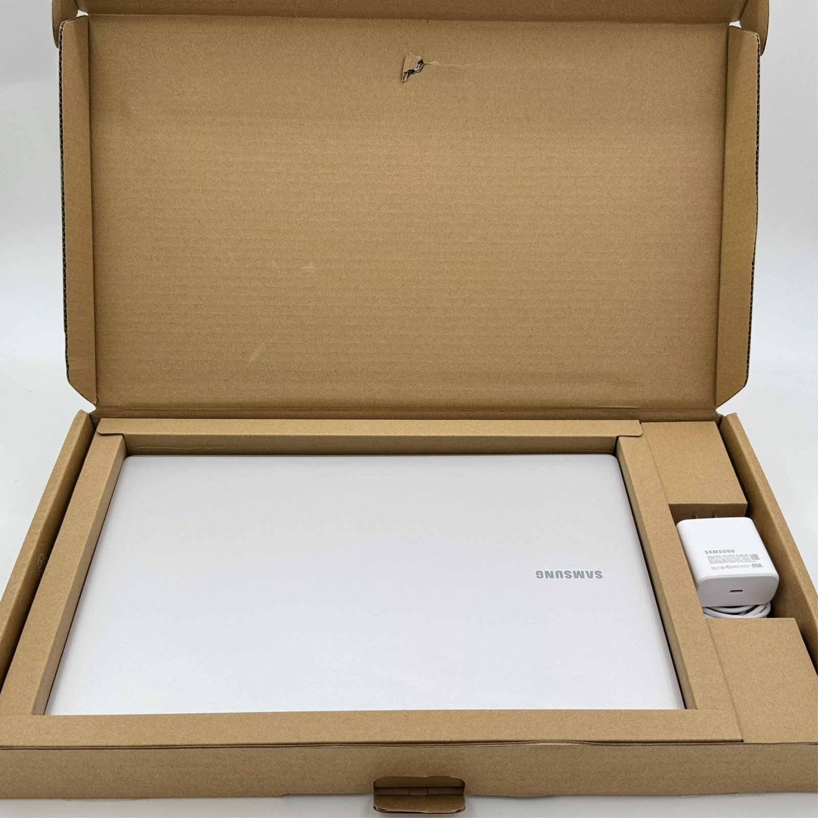 Samsung Galaxy Book5 15.6″ FHD Intel Core Ultra 7 255U 16GB 512GB SSD Laptop