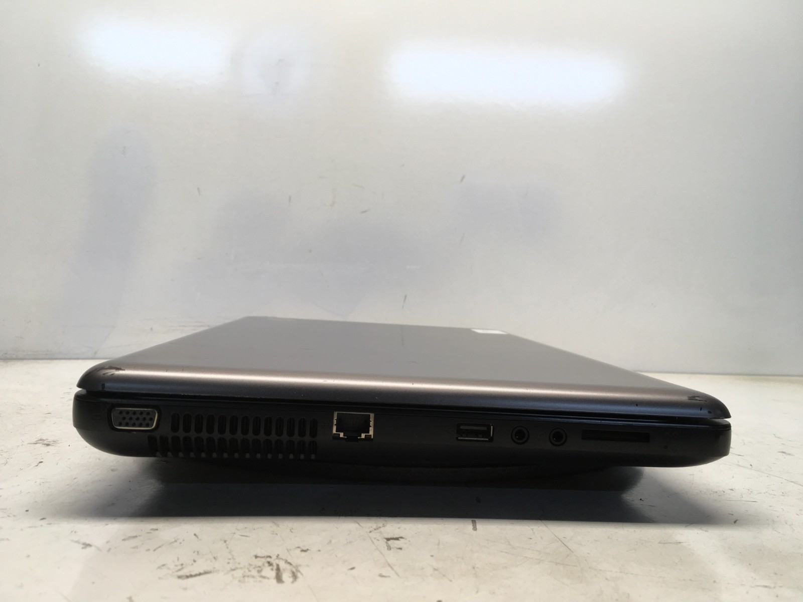 HP 2000-350US Intel Pentium B950 2.1GHz 4 GB NO HDD