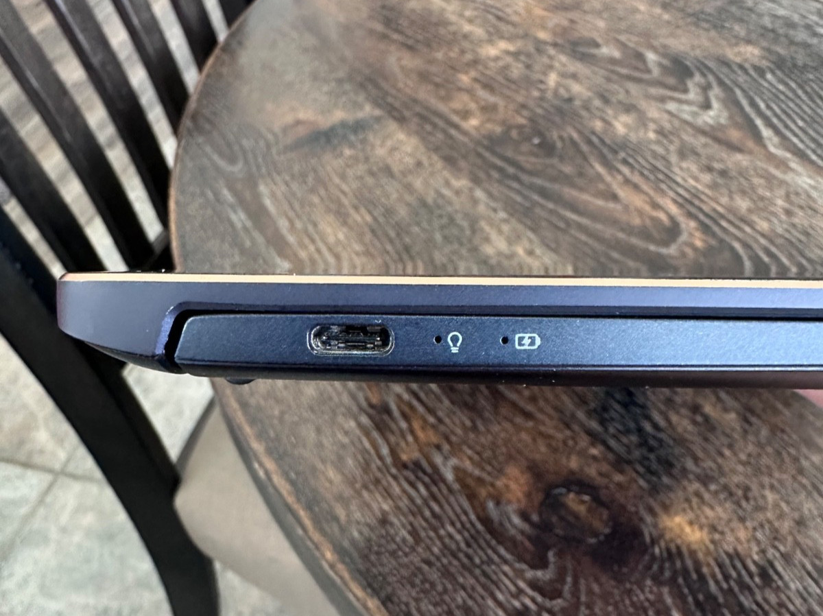 ASUS ZenBook S UX391 i7-8565U 16GB RAM 512GB SSD 13.3″ 4K Ultra Slim Laptop UX39
