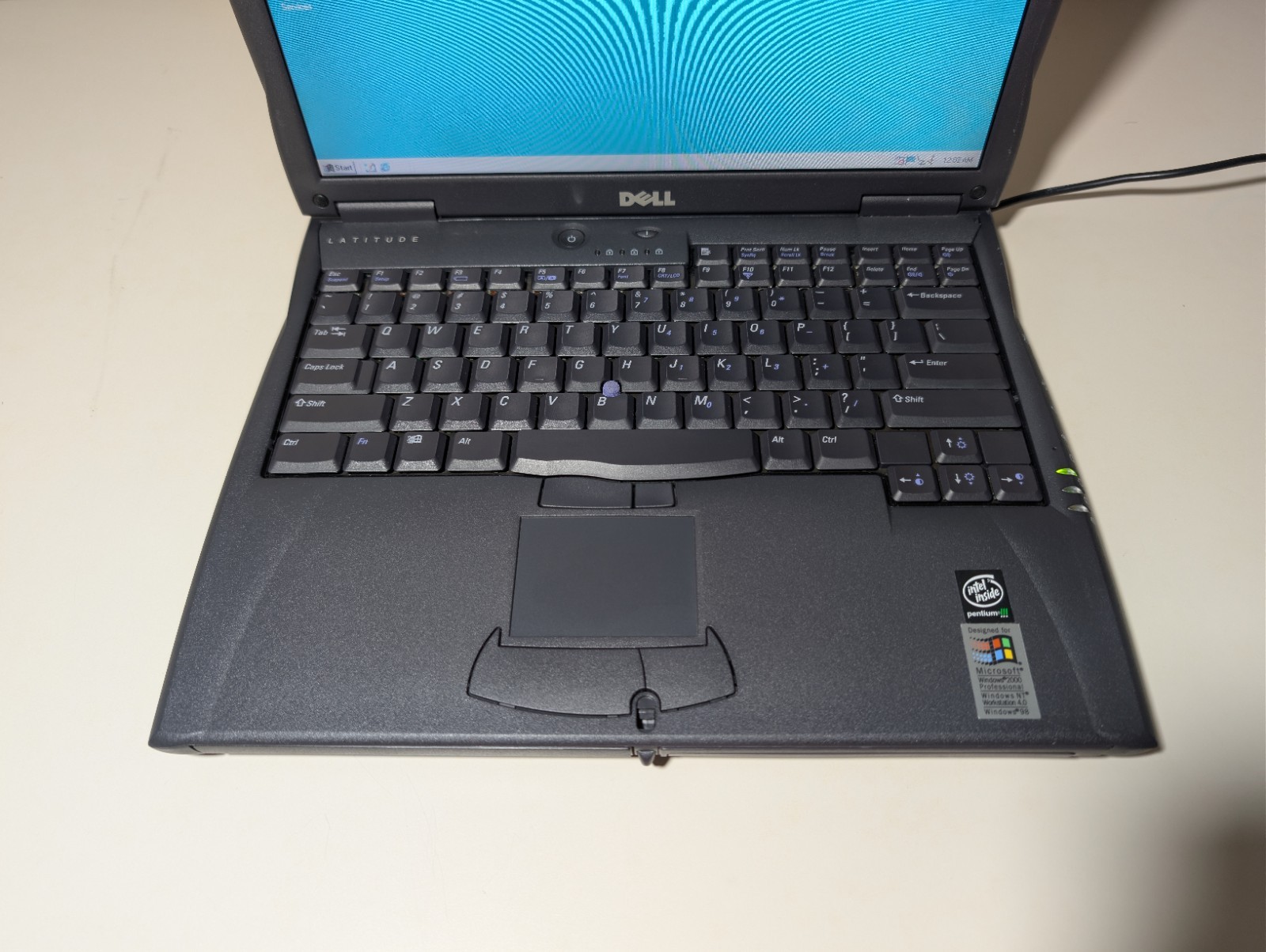 Read! DELL LATITUDE C600 | PENTIUM III 256MB RAM 20GB HDD | Windows 98 SE ATI