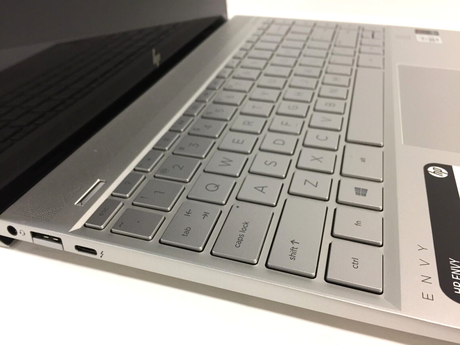HP Envy 13-aq1013dx 3C311UA 13.3″ Touch Laptop, i7-1065G7/8GB/1TB SSD/Win10H