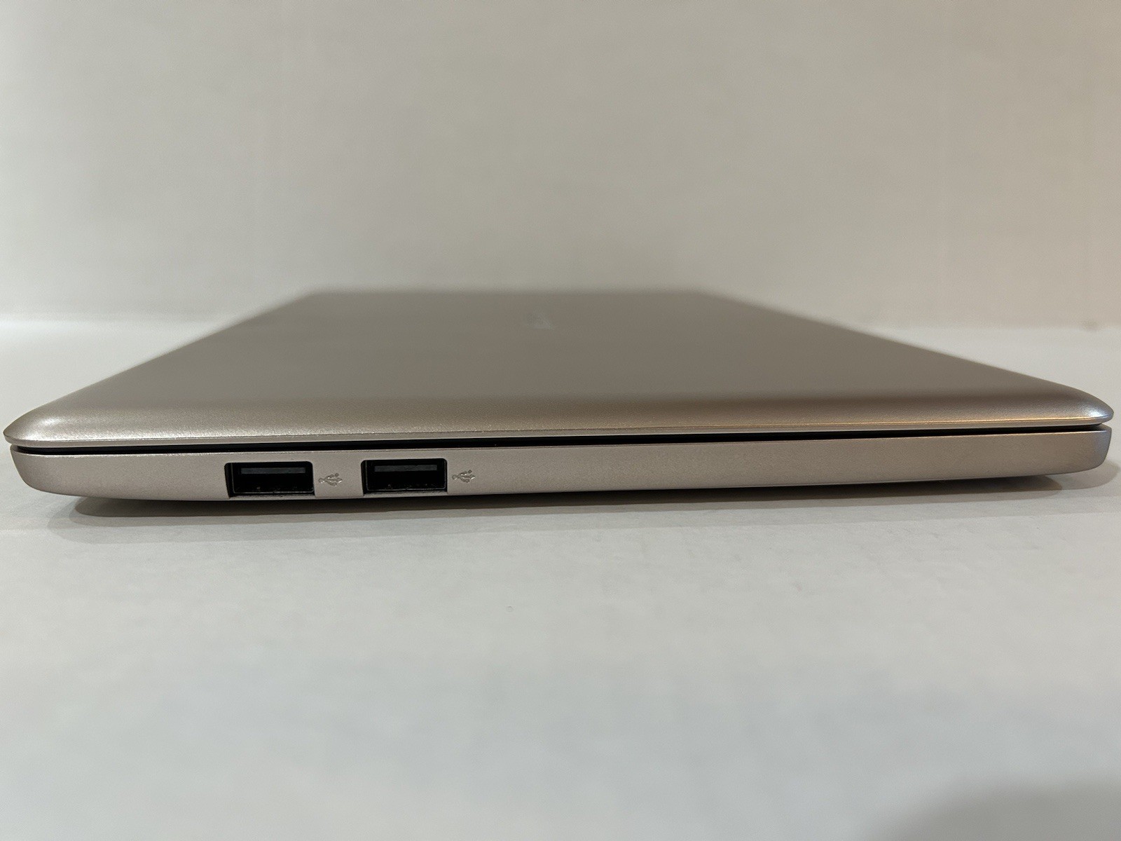 ASUS X205T 11.6″ Intel Z3735F, 2GB RAM, 32GB Storage, Win8, Gold (DEAD BATTERY)