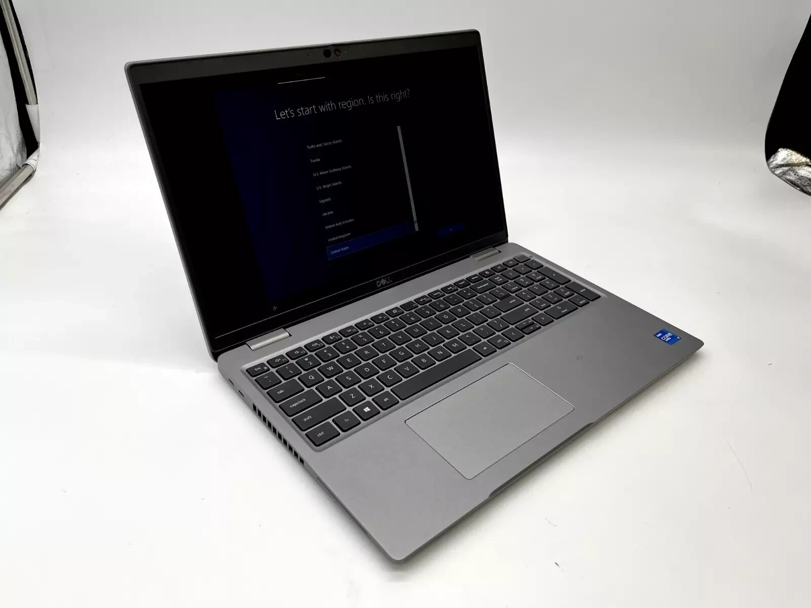 Dell Latitude 5520 15.6″ Intel Quad Core i7 3.0Ghz 32GB 2TB SSD Windows 11 Pro