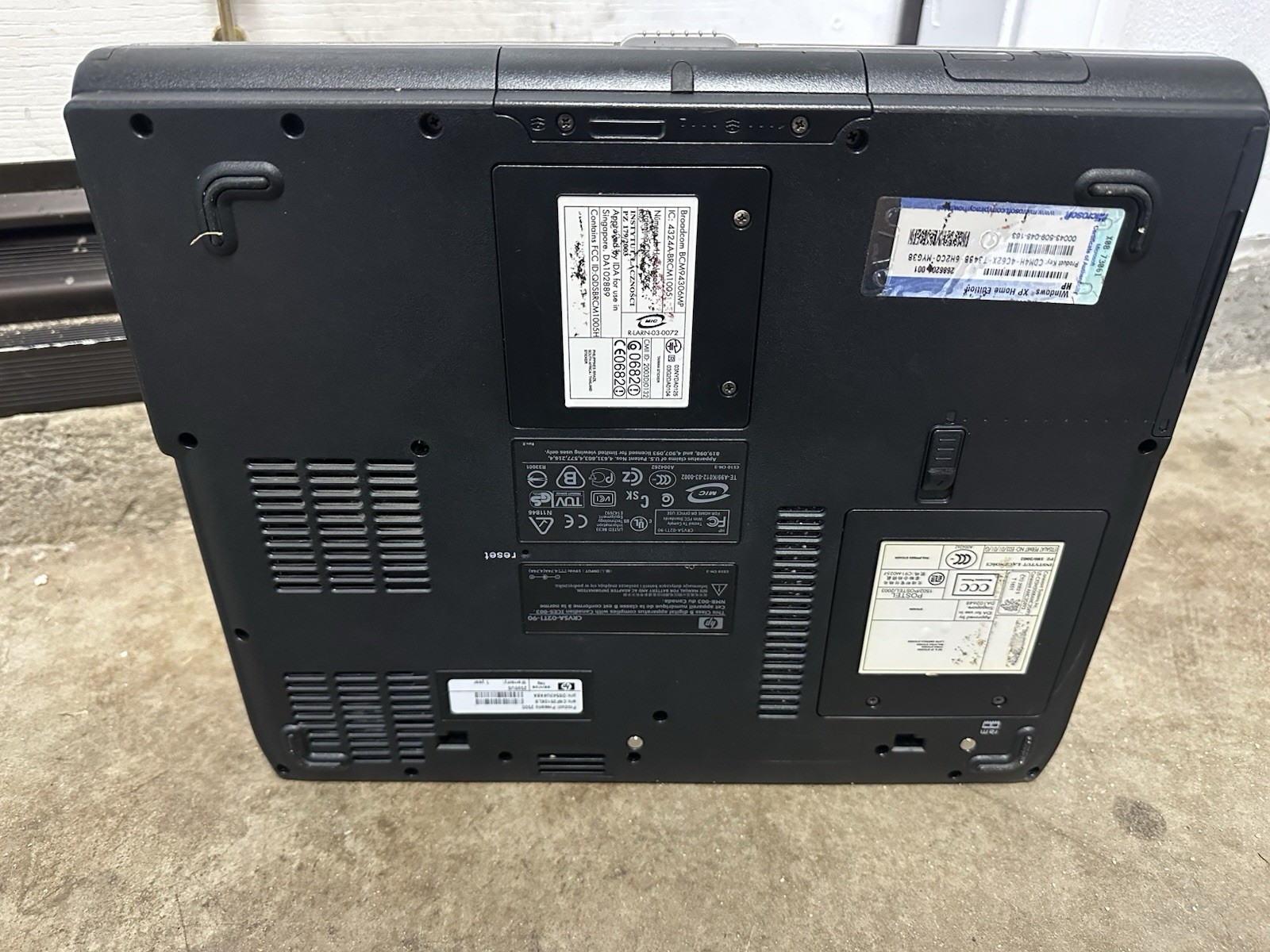 Vintage Compaq Presario 2500 Pentium 4 Laptop 512MB RAM 60 GB HDD