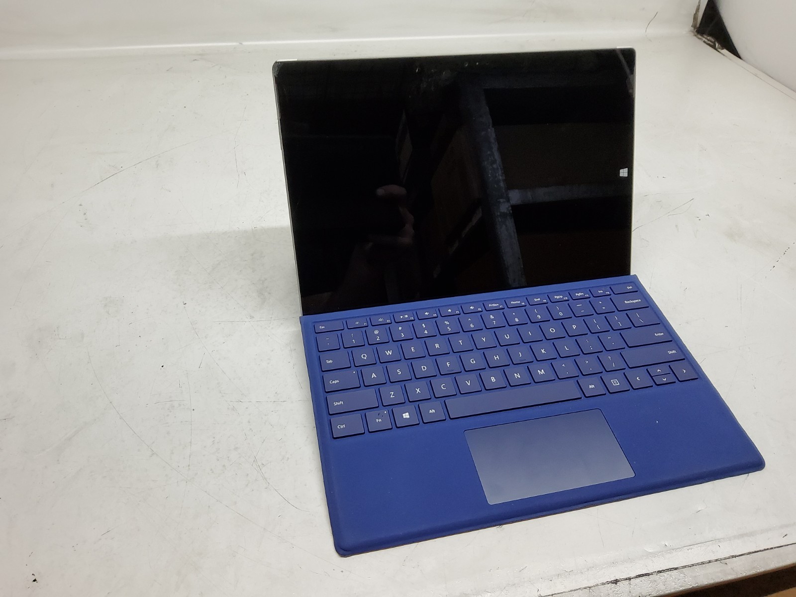 Microsoft Surface Pro 1631 Intel Core i5-4300U 1.9GHz 8GB 256GB SSD NO OS