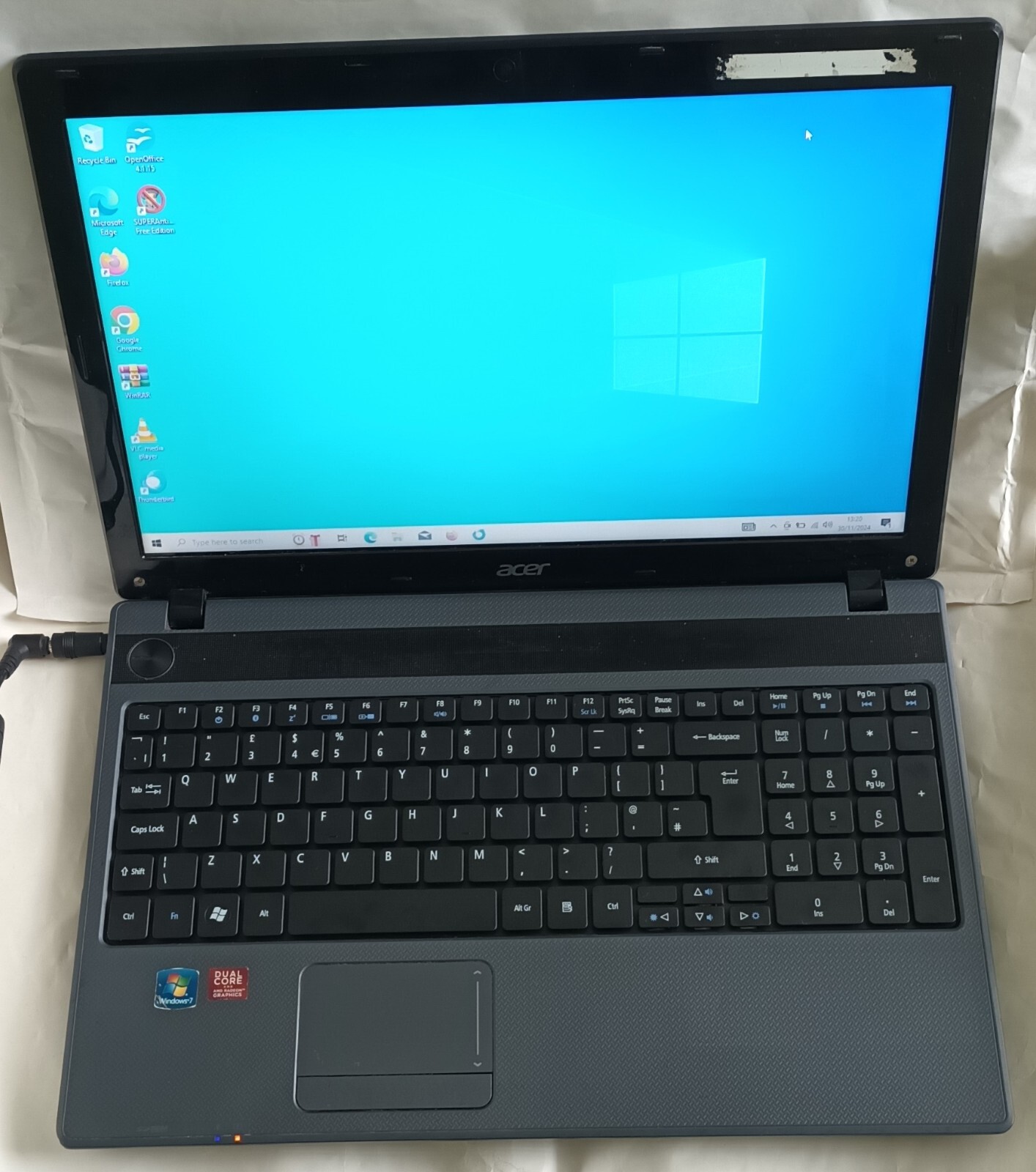 Acer Aspire 5250 Laptop Notebook 15.6″ 4GB 240GB SSD Windows 10 & Extra Casing