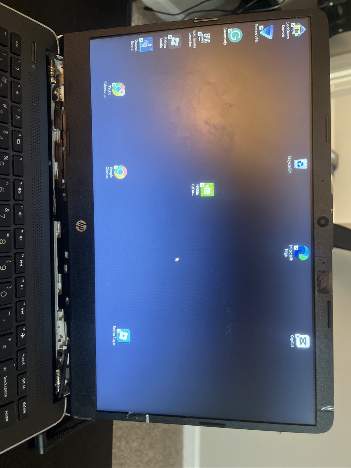 ho laptop Intel i3-1005Gi CPU 1.20GHz 4.00 GB RAM 128mb Graphics 120GB Storage