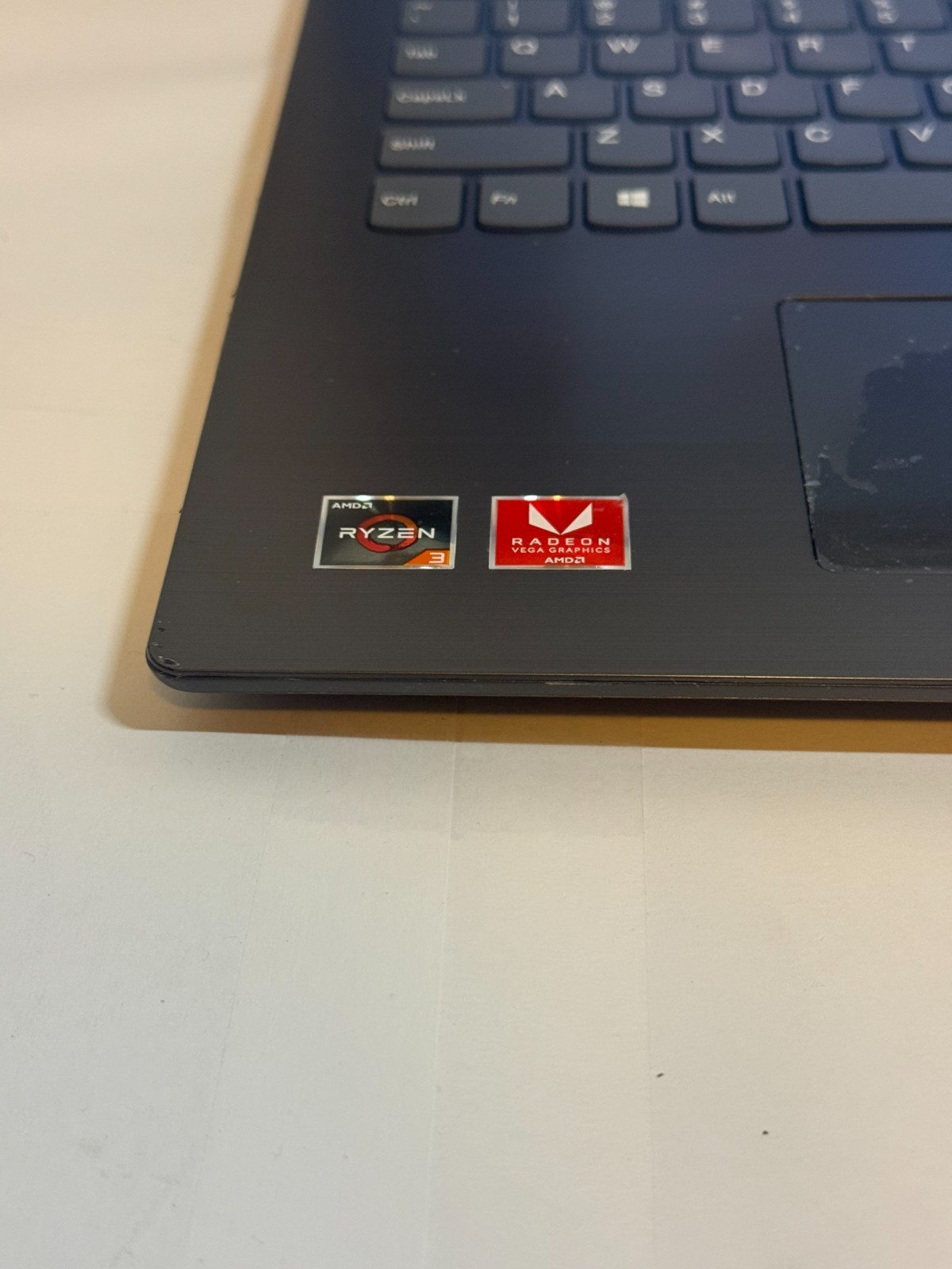 Lenovo IdeaPad 330 AMD Ryzen 3-2200U 12GB Ram 1TB HDD DVD-RW Radeon Win 11 S4