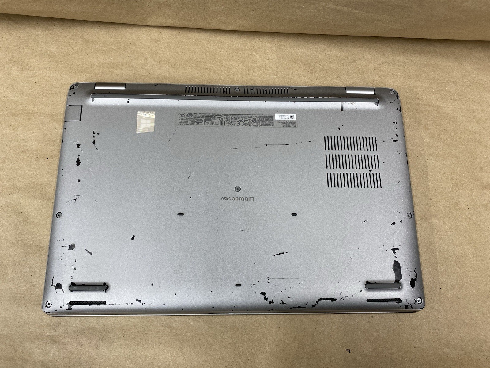 Dell Latitude 5420 – 14″ 1920×1080 – i5-1145G7 – 4GB – 256GB SSD – Win 11 Pro