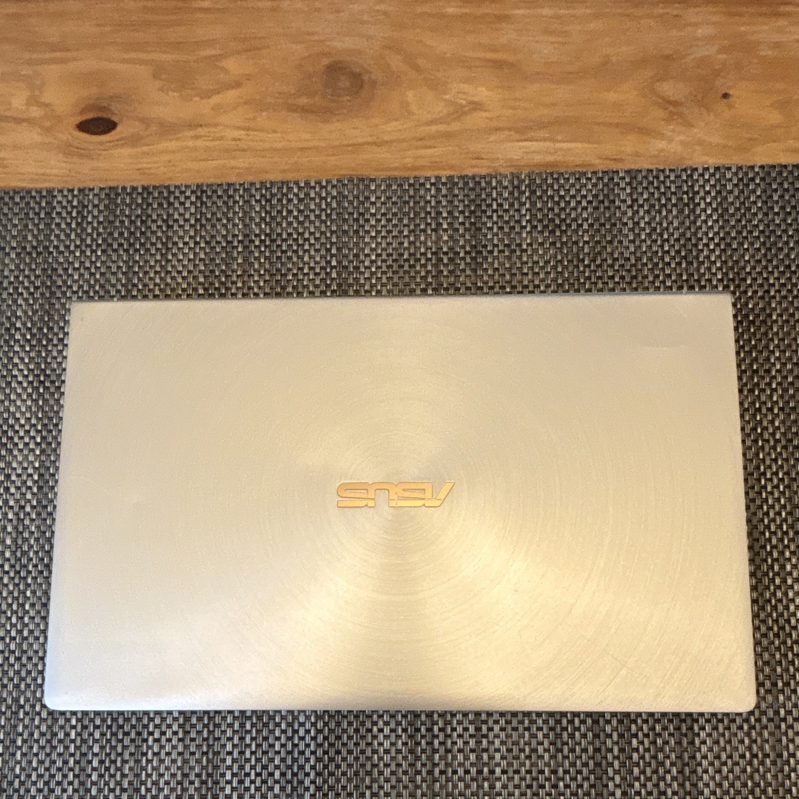 ASUS ZenBook 14 UX425JA 14” i7-10810U 32GB RAM 512GB SSD Windows 10 Laptop（03）