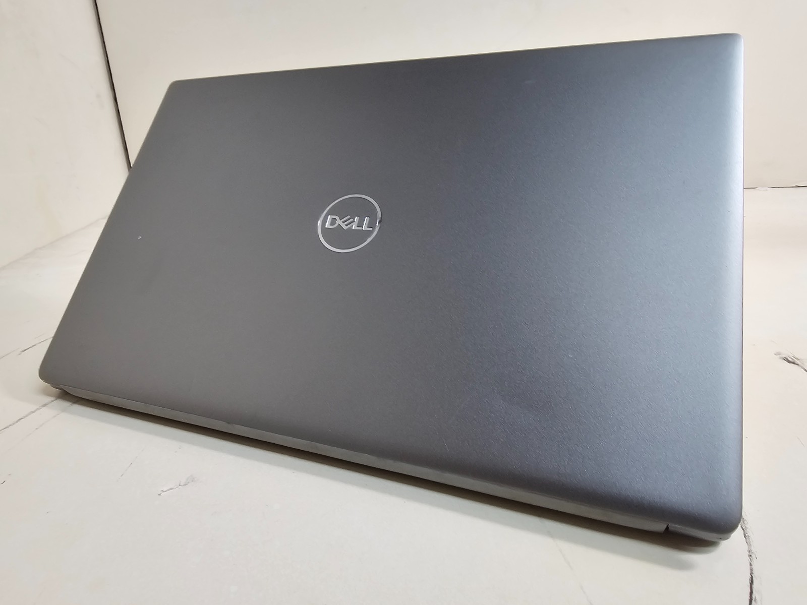 Dell Latitude 3301 Laptop – 1.8 GHz i7-8565U 8GB 256GB SSD Wi-Fi Cam 13.3″ – SP4
