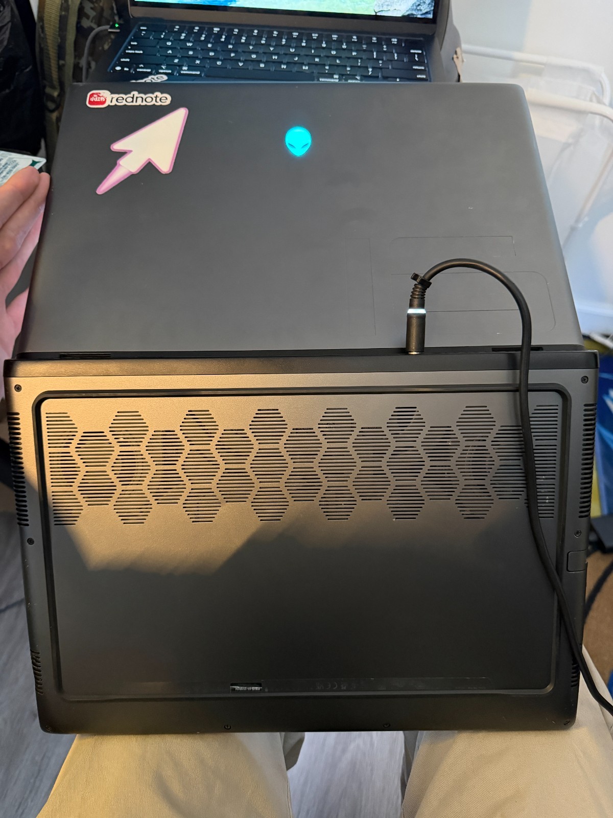 alienware m16 r2 ultra 9 185h 16 cores + Intel AI Boost