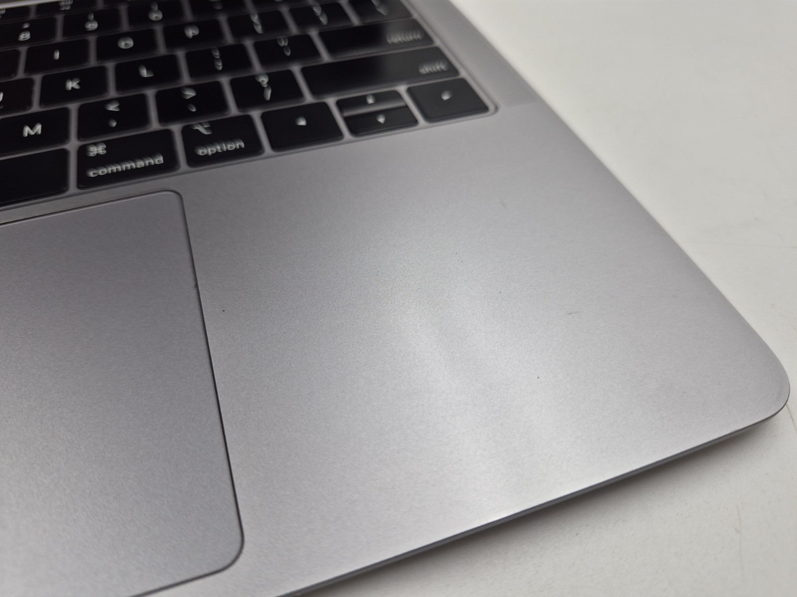 Apple MacBook Air 2019 A1932 1.60GHz i5-8210Y 8GB RAM 128GB NVMe macOS Sonoma